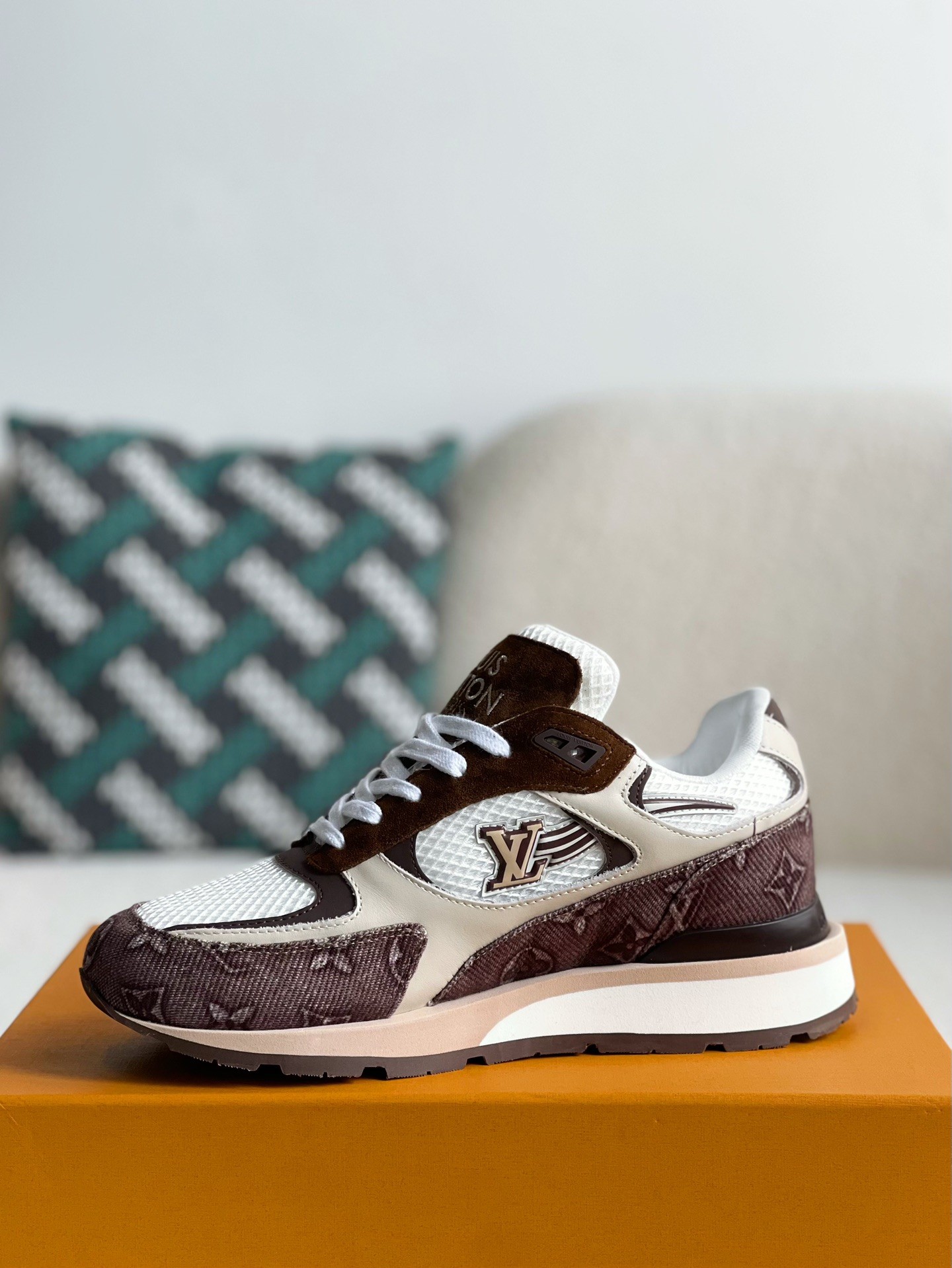 LOUIS VUITTON Low-top running shoes