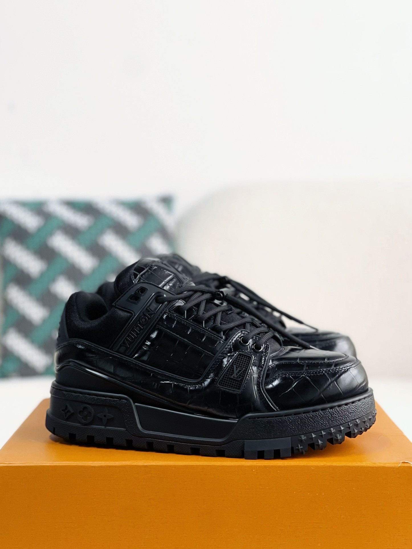 LOUIS VUITTON TRAINER MAXI SNEAKERS