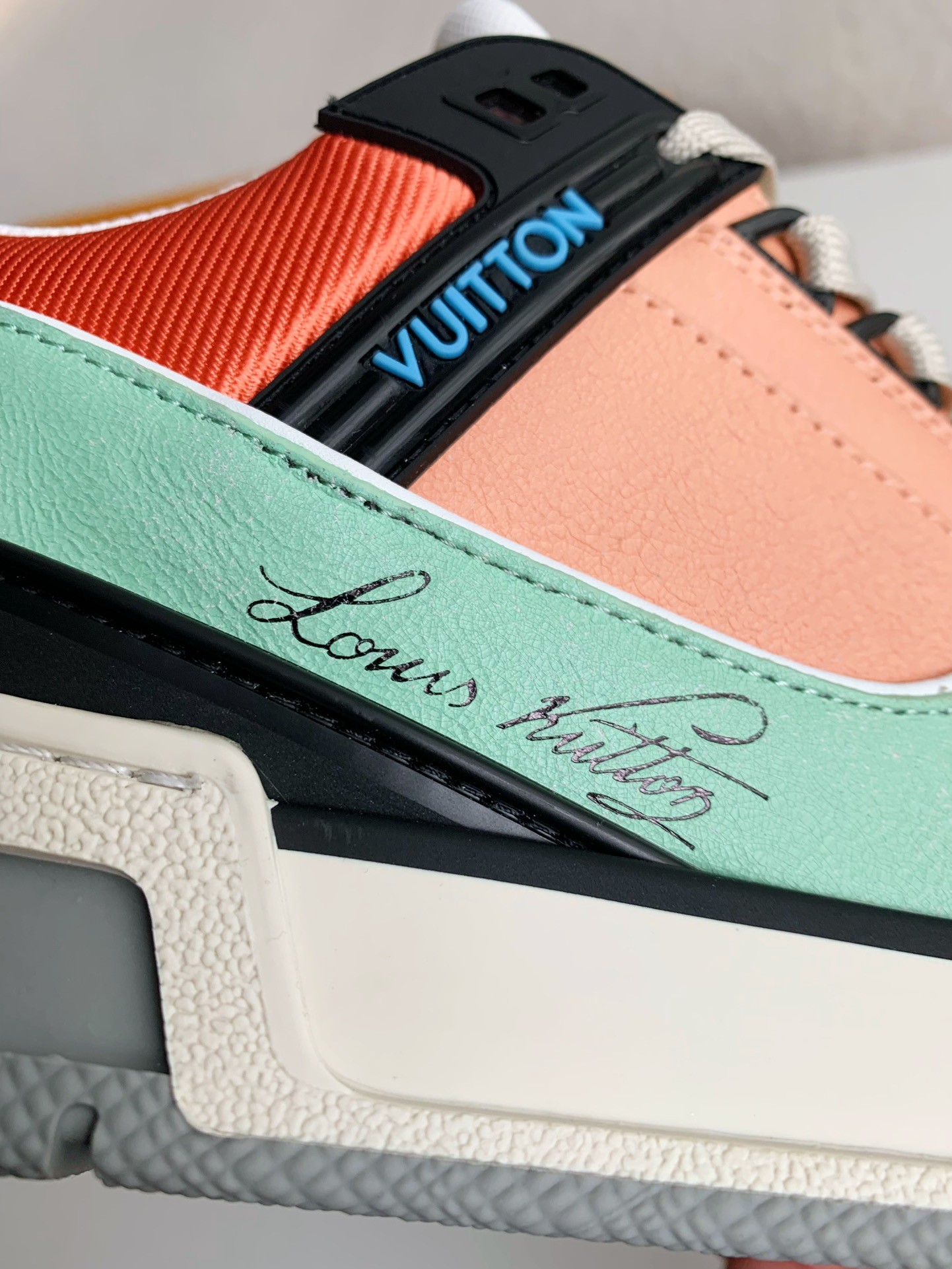 LOUIS VUITTON TRAINER SNEAKERS