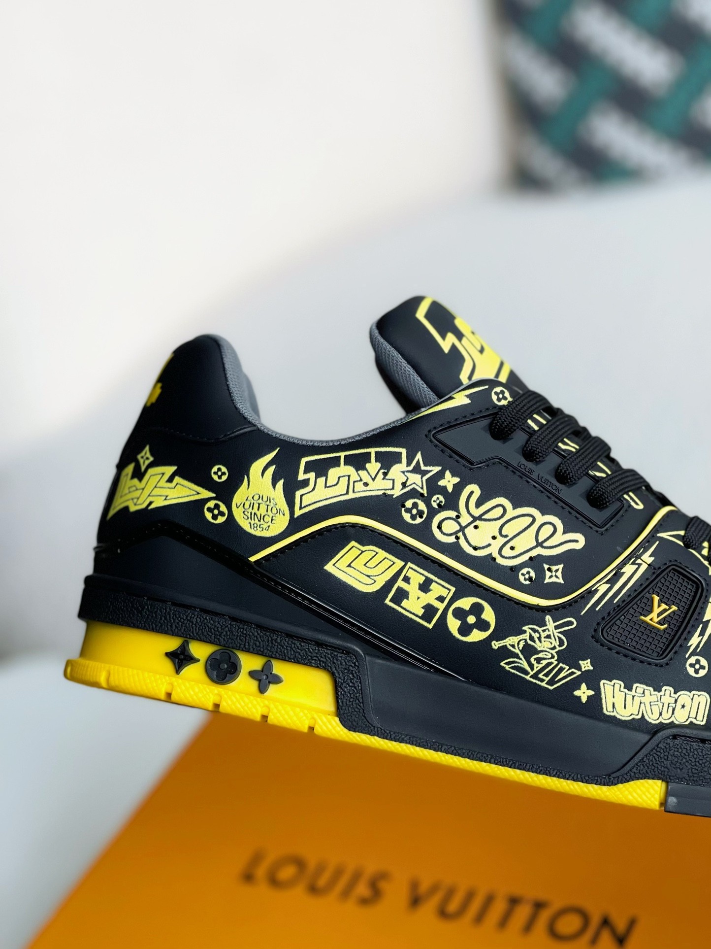 LOUIS VUITTON TRAINER SNEAKERS