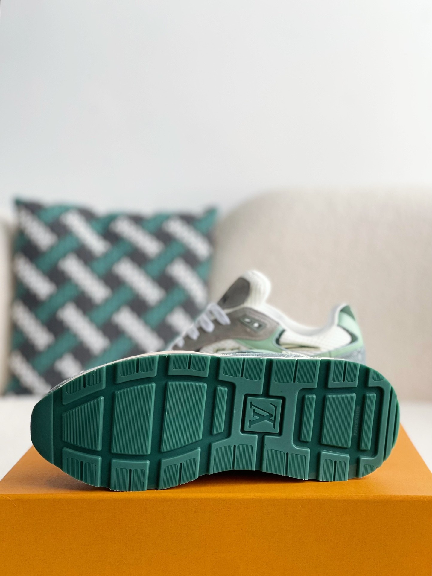 LOUIS VUITTON Low-top running shoes