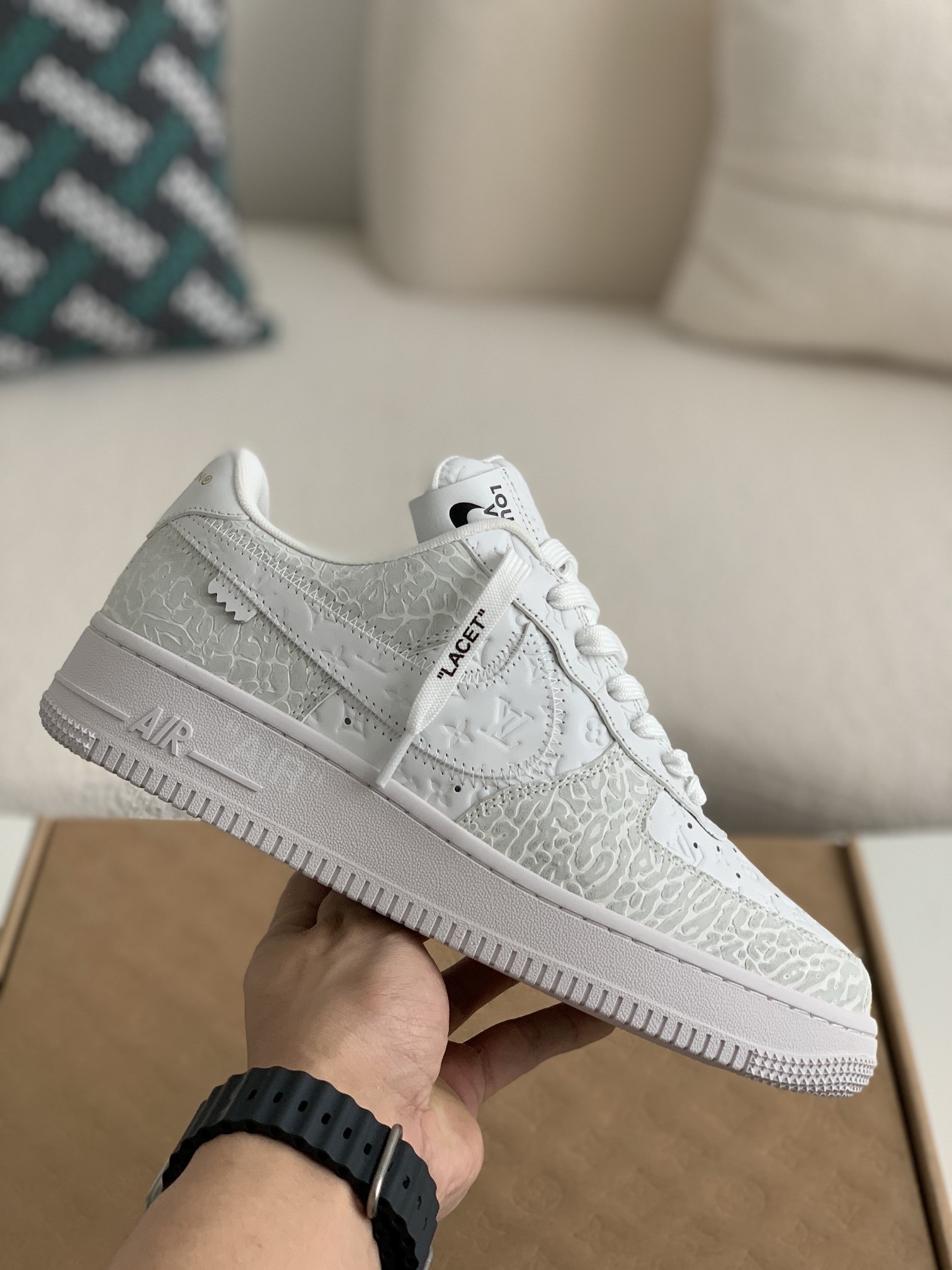 LOUIS VUITTON X NIKE AIR FORCE 1 SNEAKER