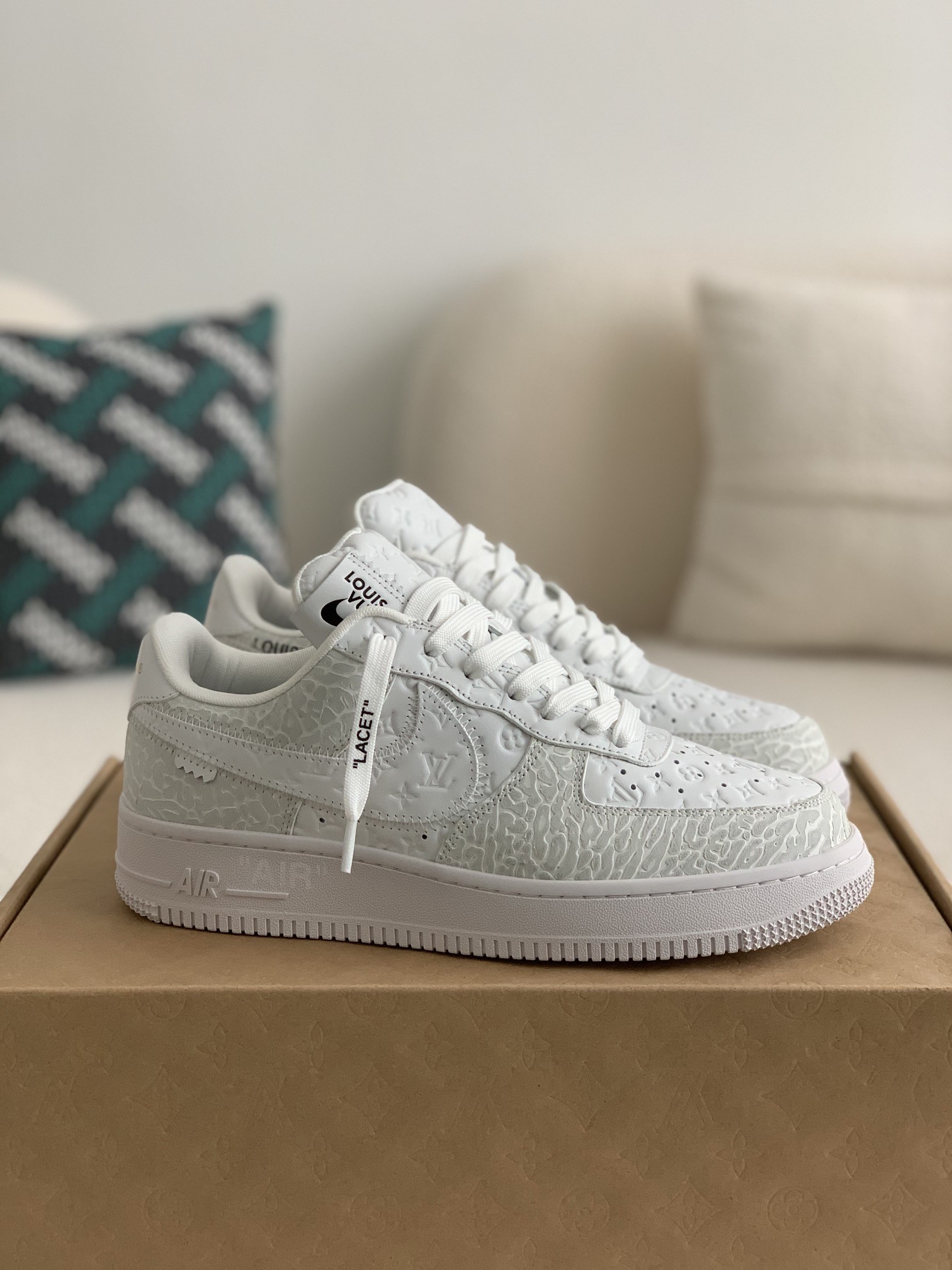 LOUIS VUITTON X NIKE AIR FORCE 1 SNEAKER