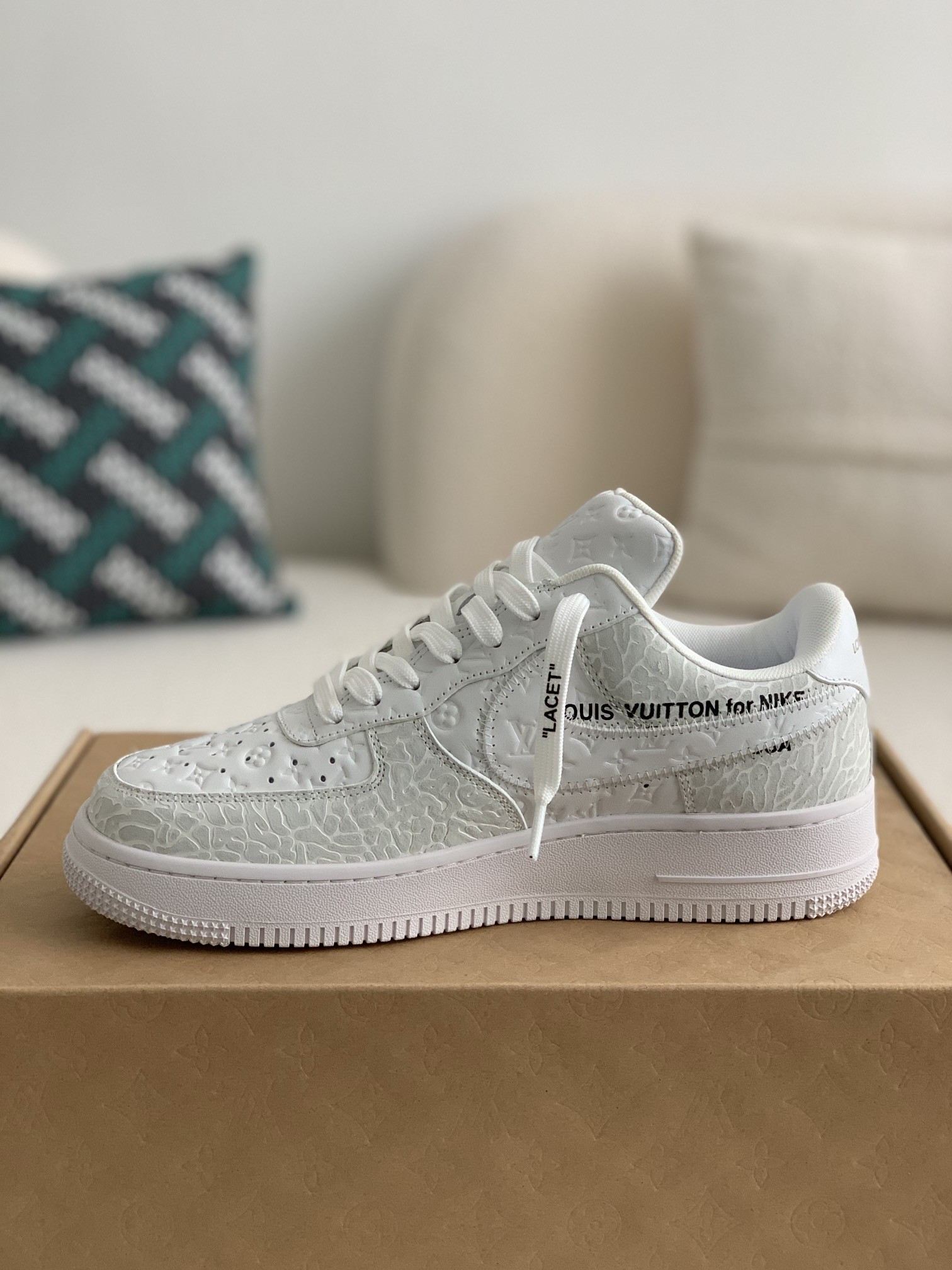 LOUIS VUITTON X NIKE AIR FORCE 1 SNEAKER