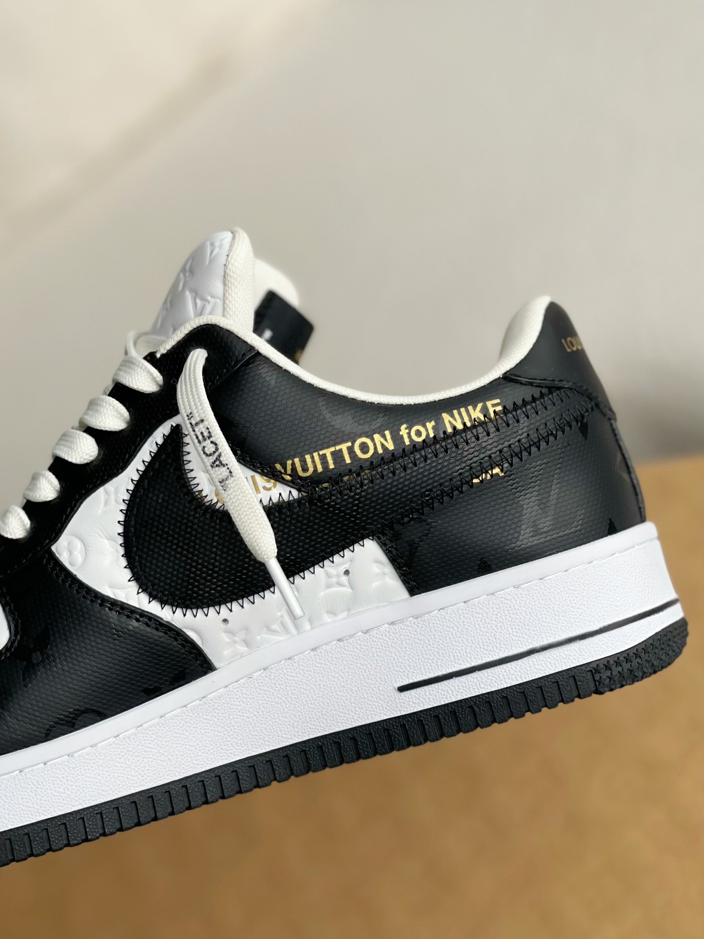 LOUIS VUITTON X NIKE AIR FORCE 1 Sneaker