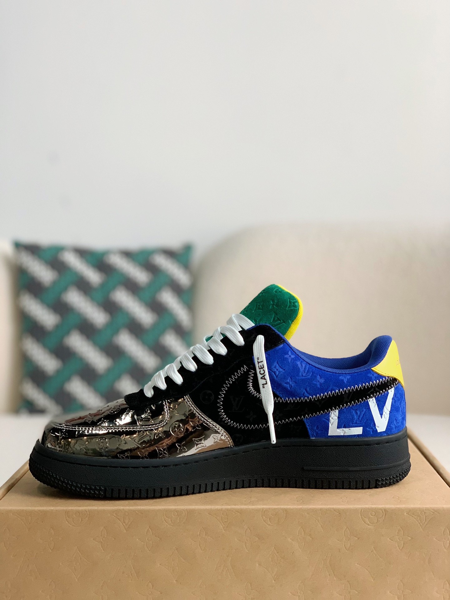 LOUIS VUITTON X NIKE AIR FORCE 1 Sneaker