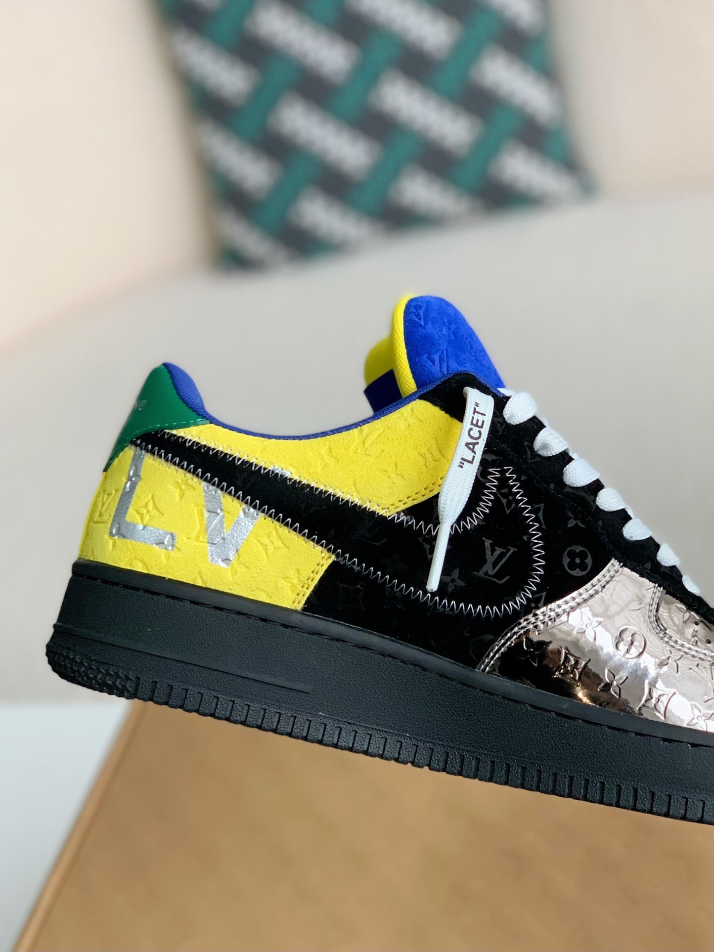 LOUIS VUITTON X NIKE AIR FORCE 1 Sneaker