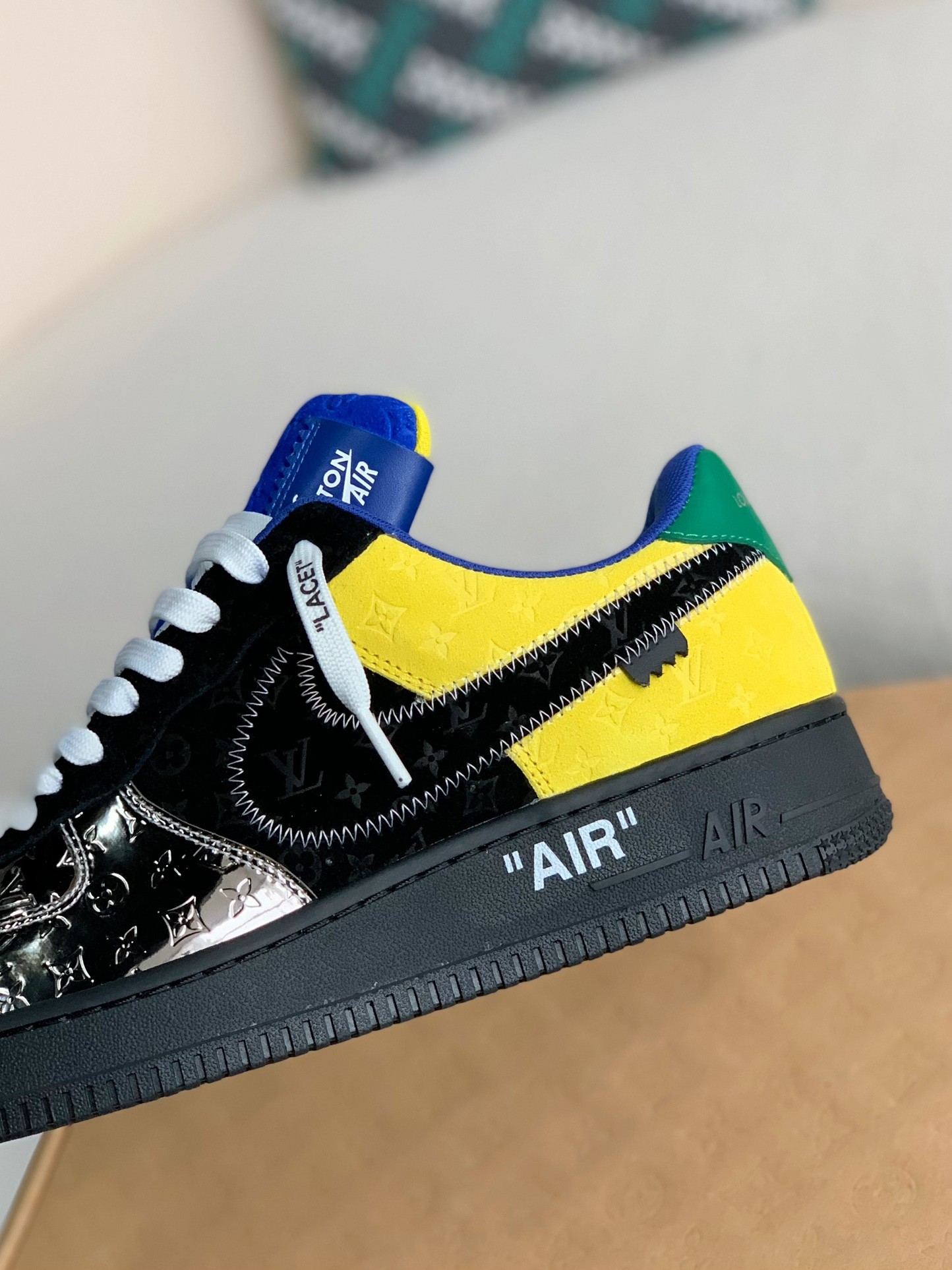 LOUIS VUITTON X NIKE AIR FORCE 1 Sneaker