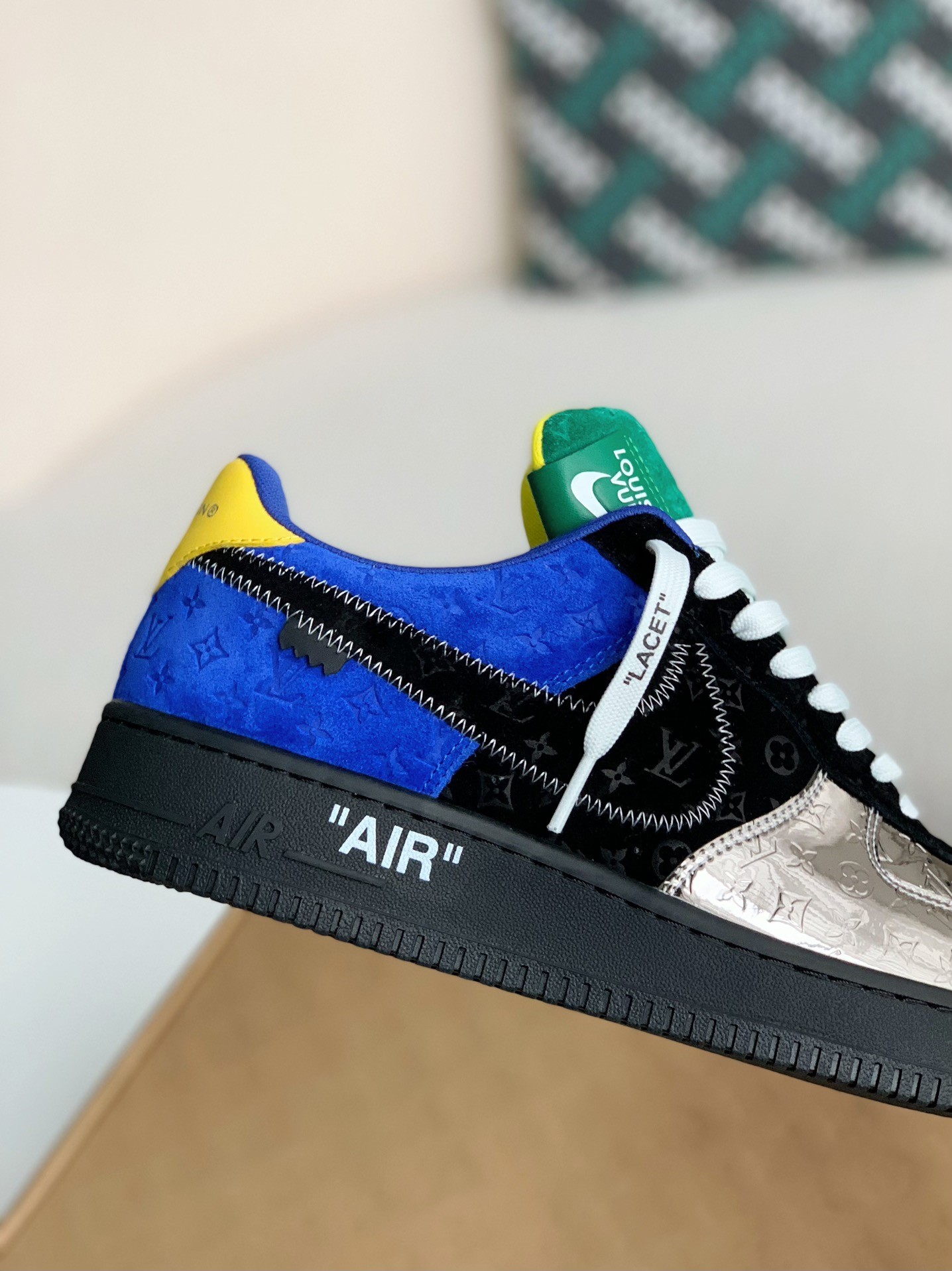 LOUIS VUITTON X NIKE AIR FORCE 1 Sneaker