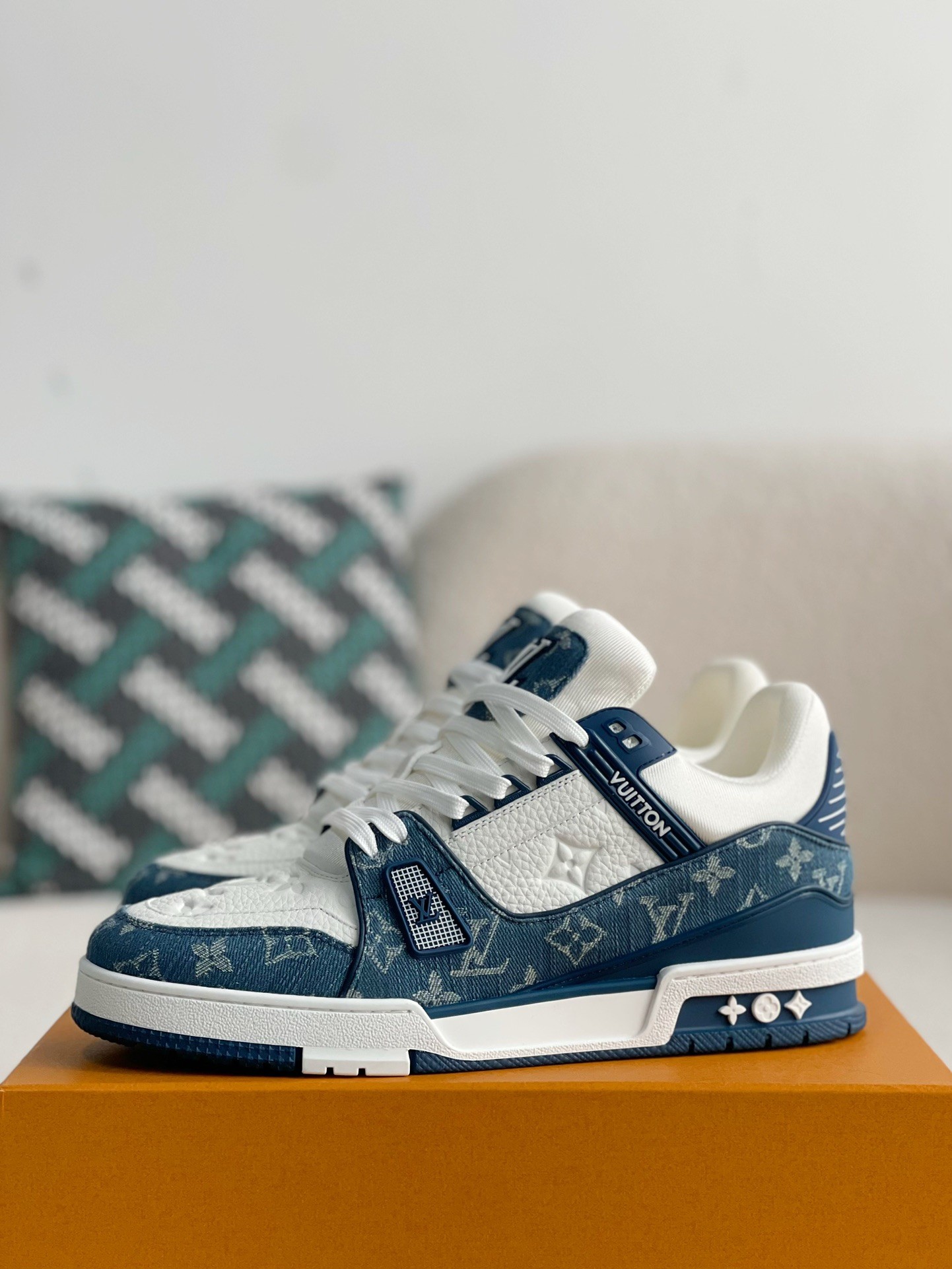 LOUIS VUITTON TRAINER 1A8FN8 Sneakers Louis Vuitton Blue/White Leather and Denim LV Trainer Sneakers