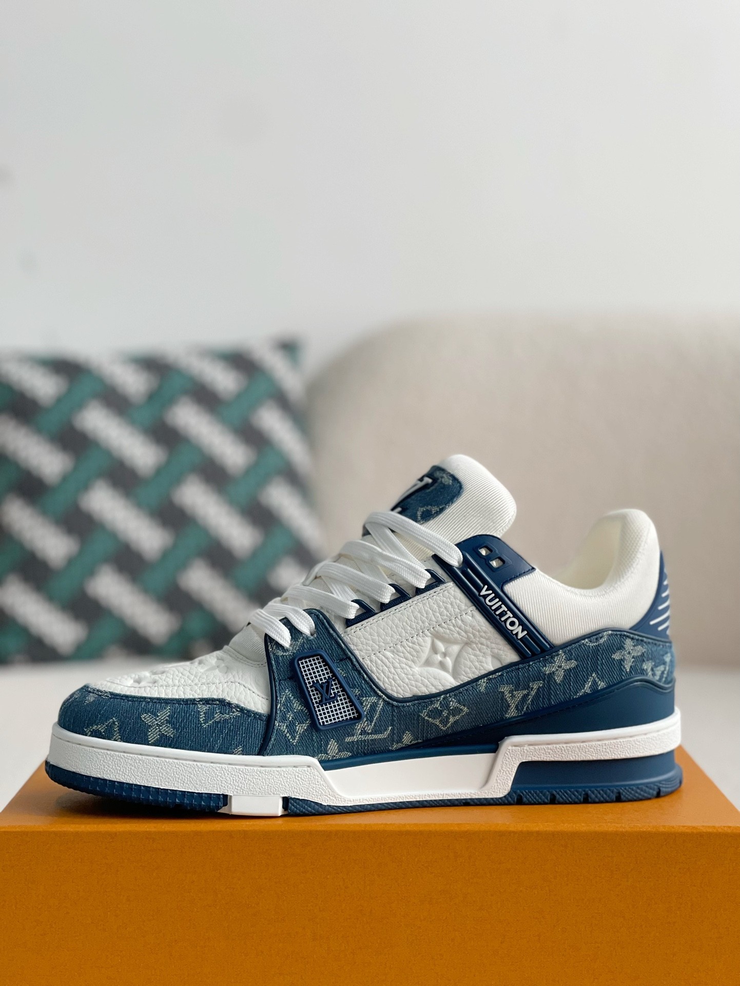 LOUIS VUITTON TRAINER 1A8FN8 Sneakers Louis Vuitton Blue/White Leather and Denim LV Trainer Sneakers