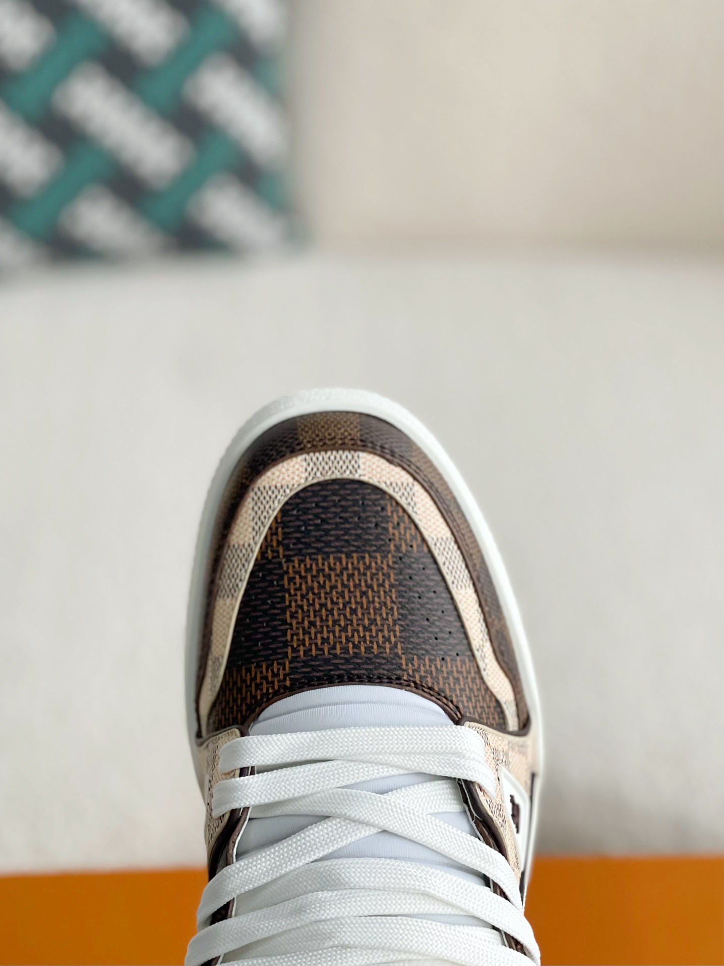 LOUIS VUITTON SNEAKERS