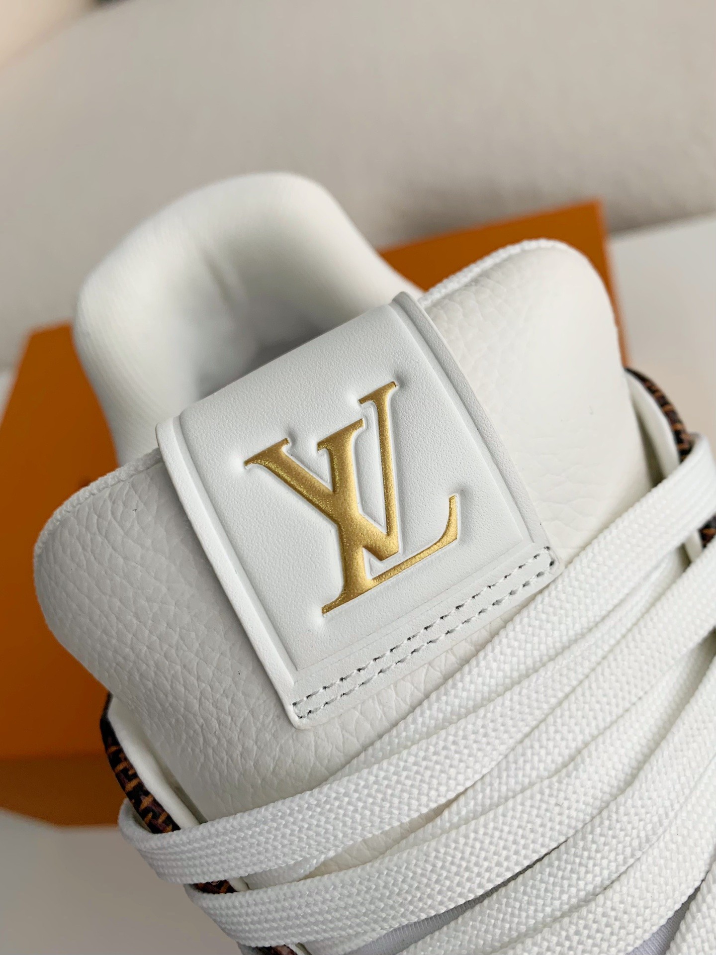 LOUIS VUITTON SNEAKERS