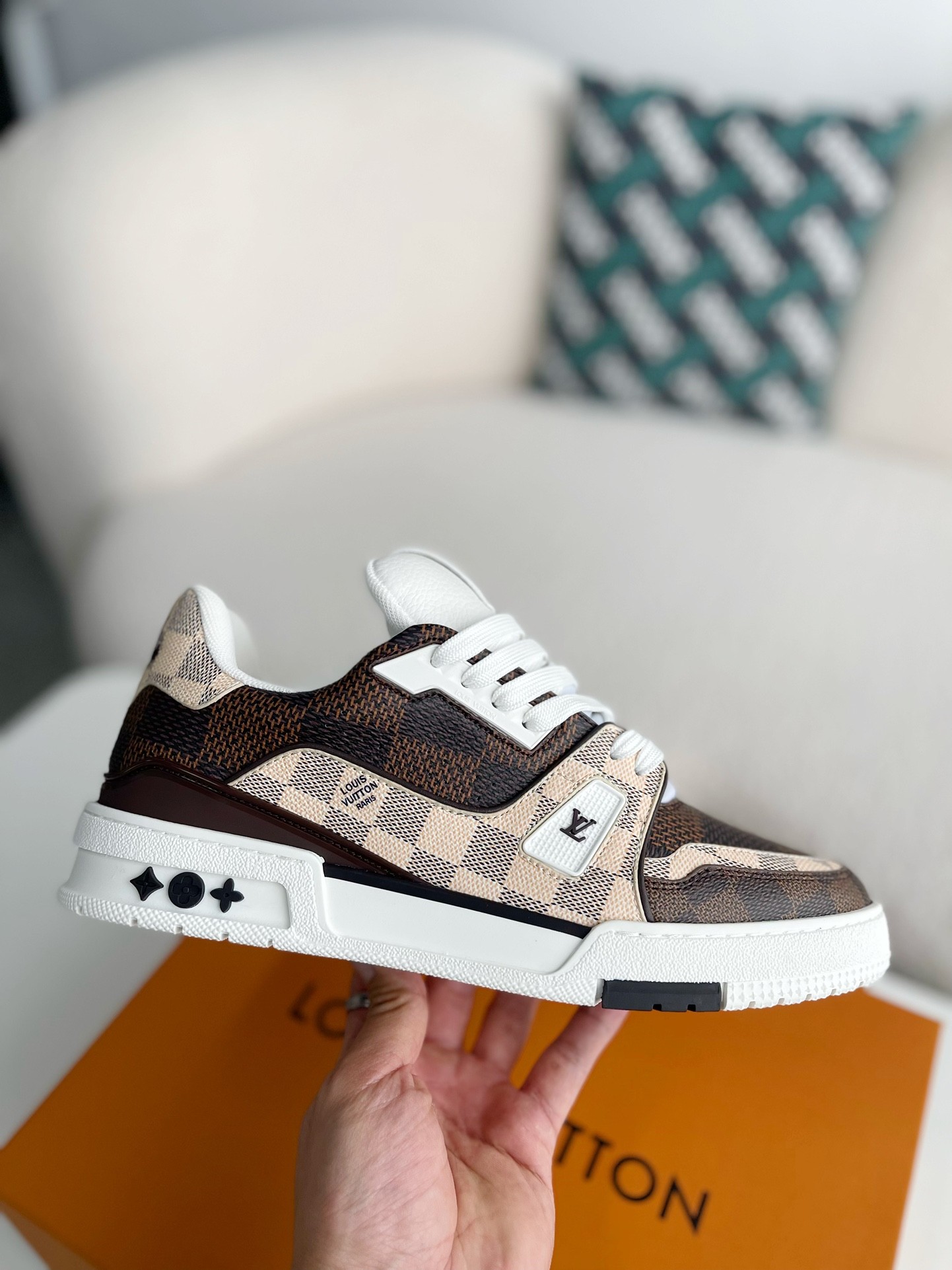 LOUIS VUITTON SNEAKERS