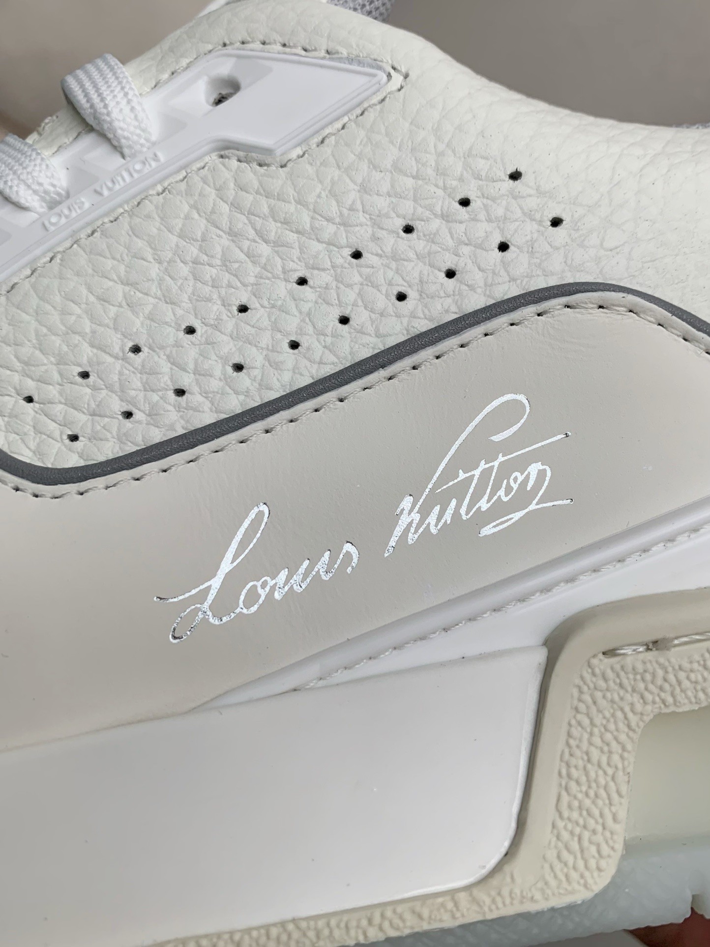 LOUIS VUITTON TRAINER Sneakers Top quality