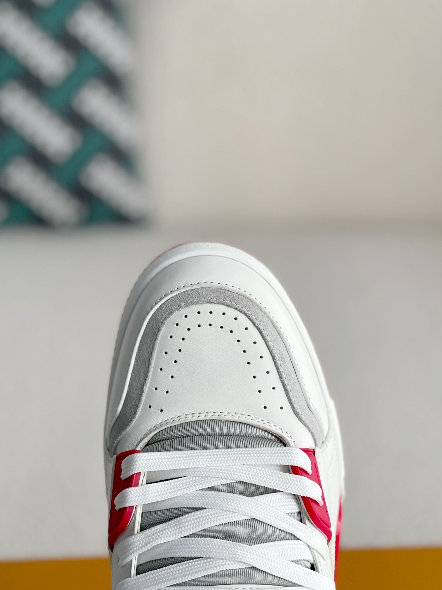 LOUIS VUITTON SNEAKERS