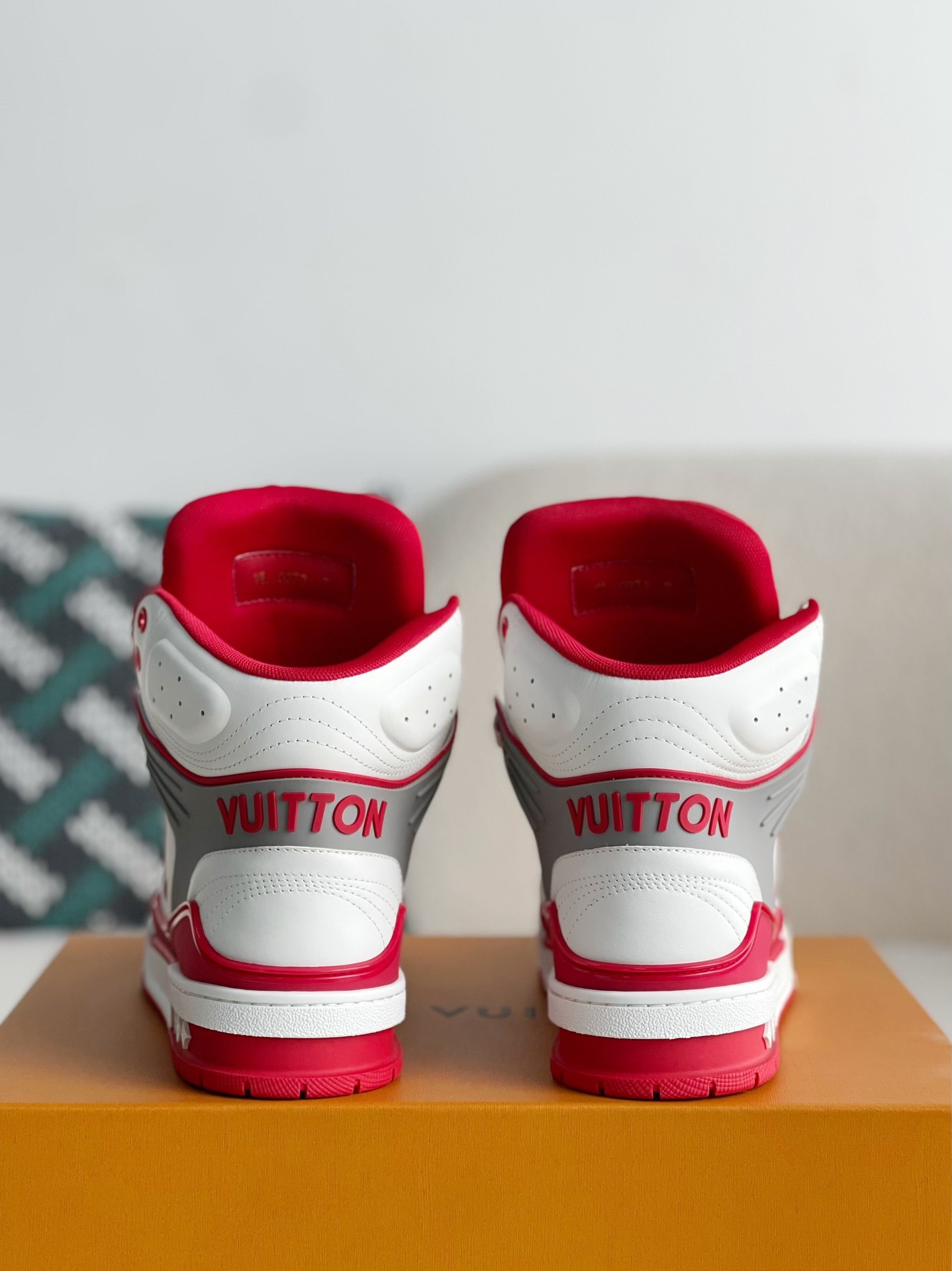 LOUIS VUITTON SNEAKERS