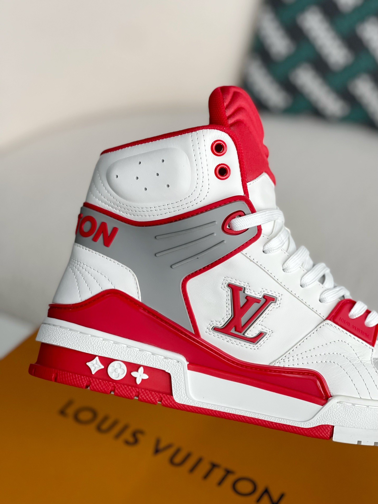 LOUIS VUITTON SNEAKERS