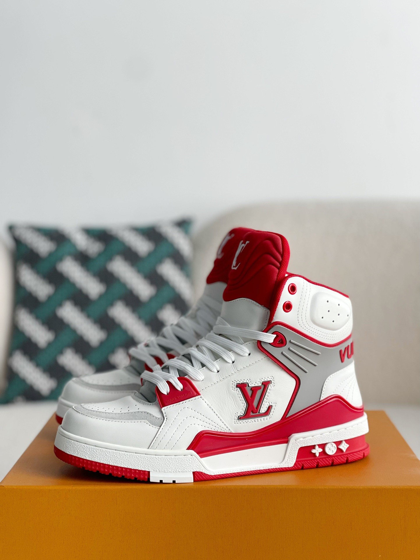 LOUIS VUITTON SNEAKERS