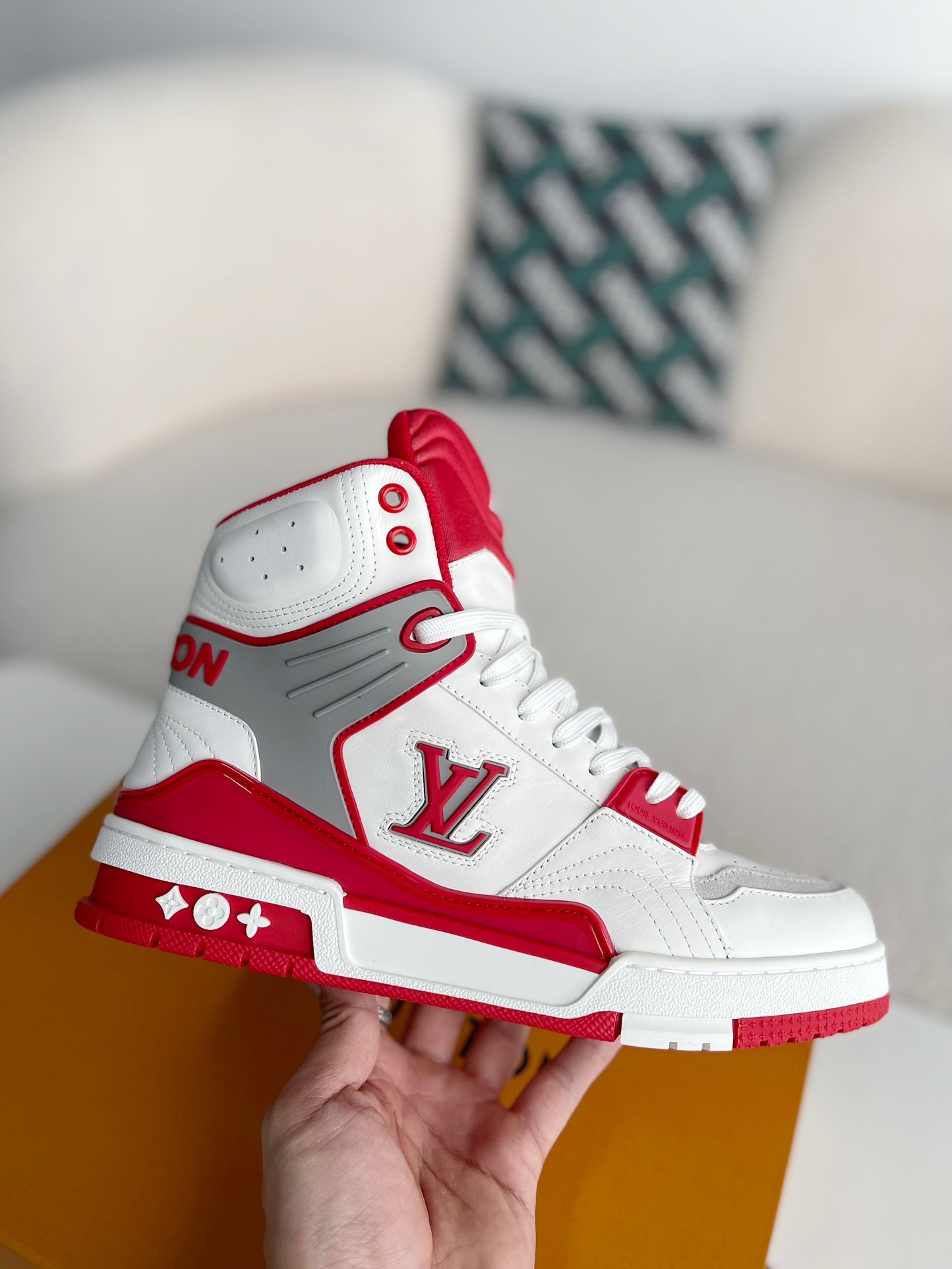 LOUIS VUITTON SNEAKERS