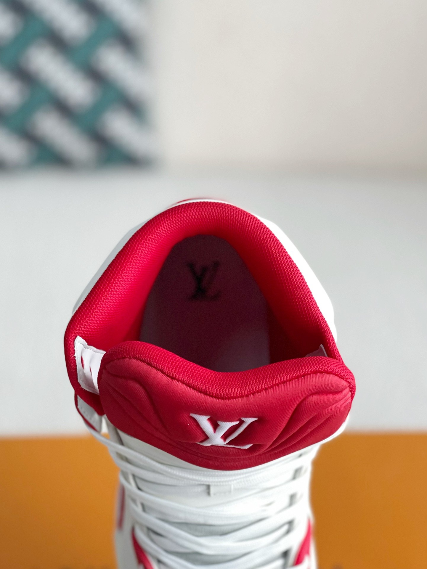 LOUIS VUITTON SNEAKERS