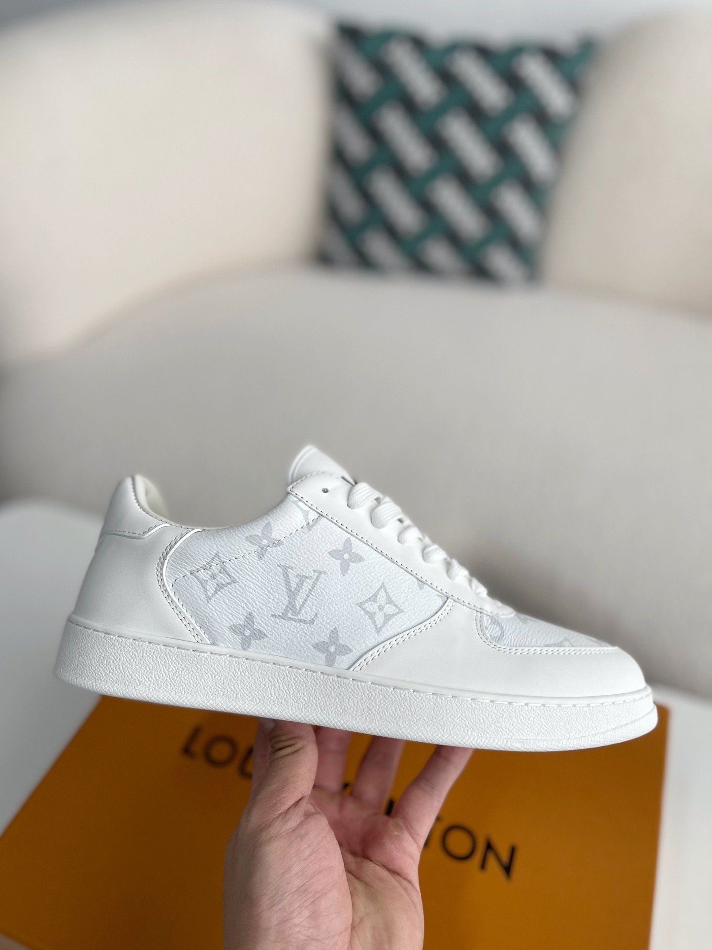 LOUIS VUITTON TRAINER SNEAKERS