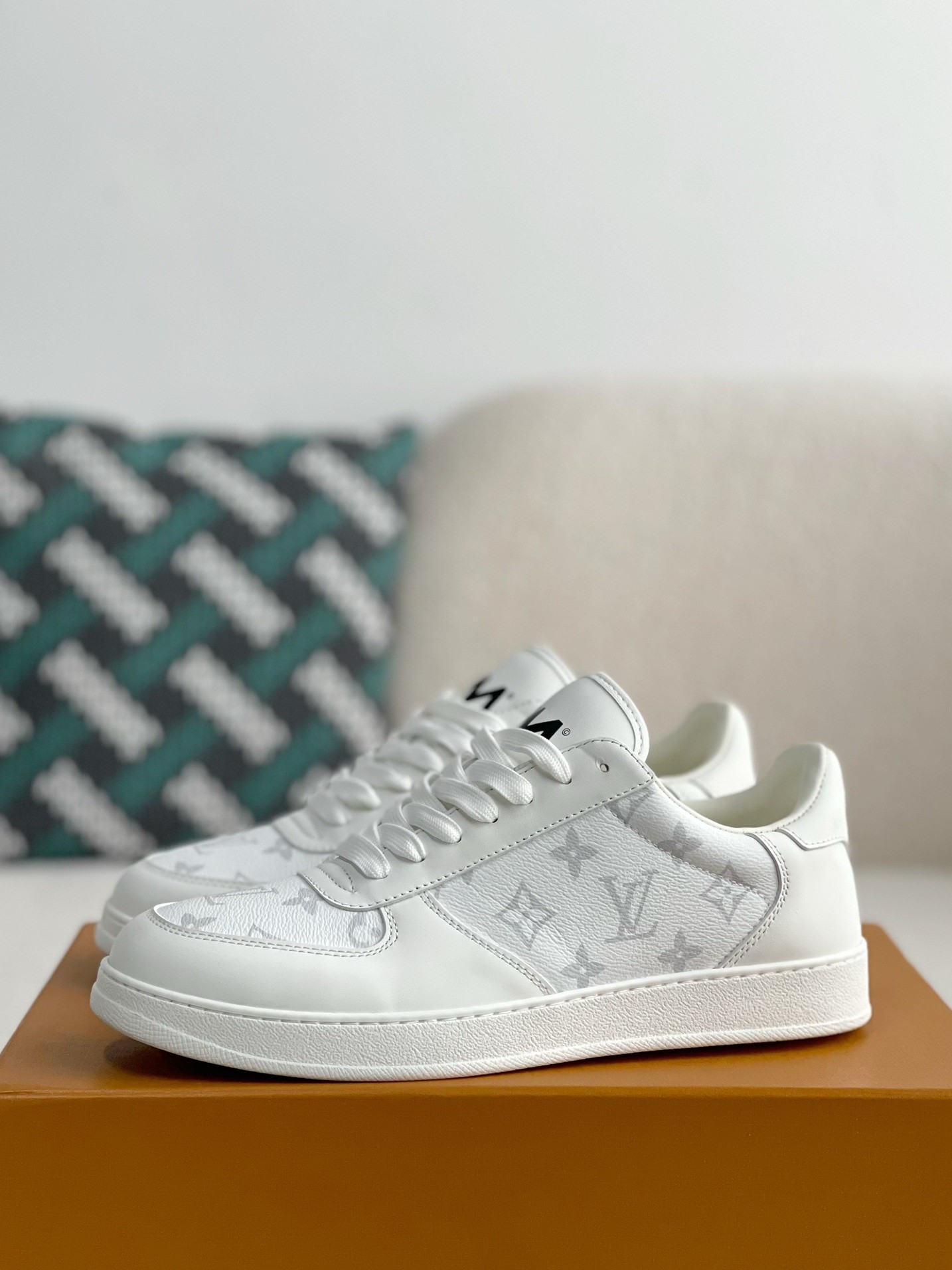 LOUIS VUITTON TRAINER SNEAKERS