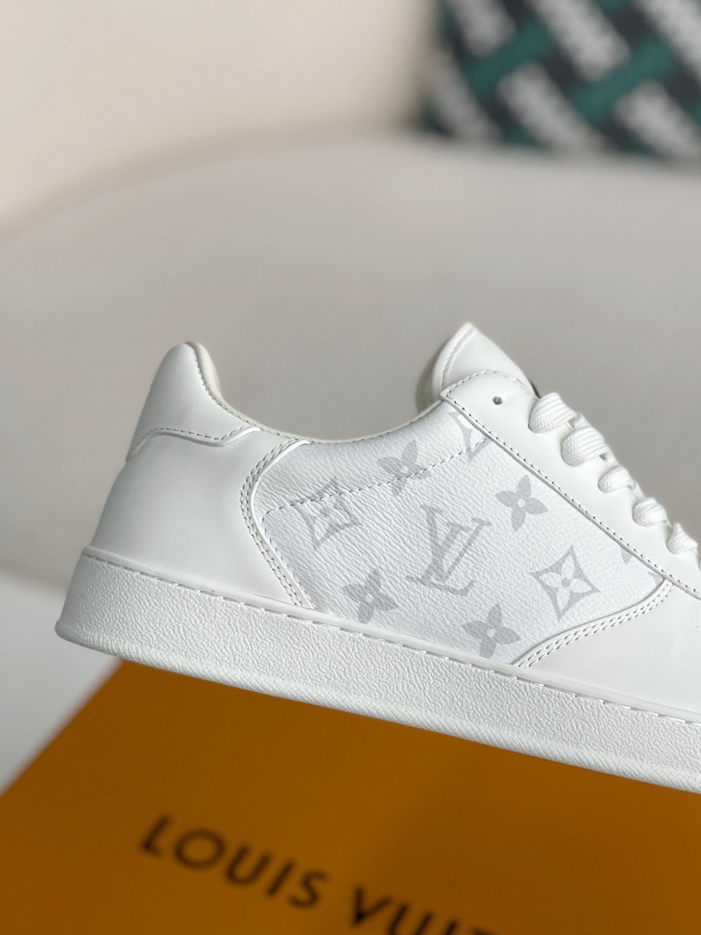 LOUIS VUITTON TRAINER SNEAKERS