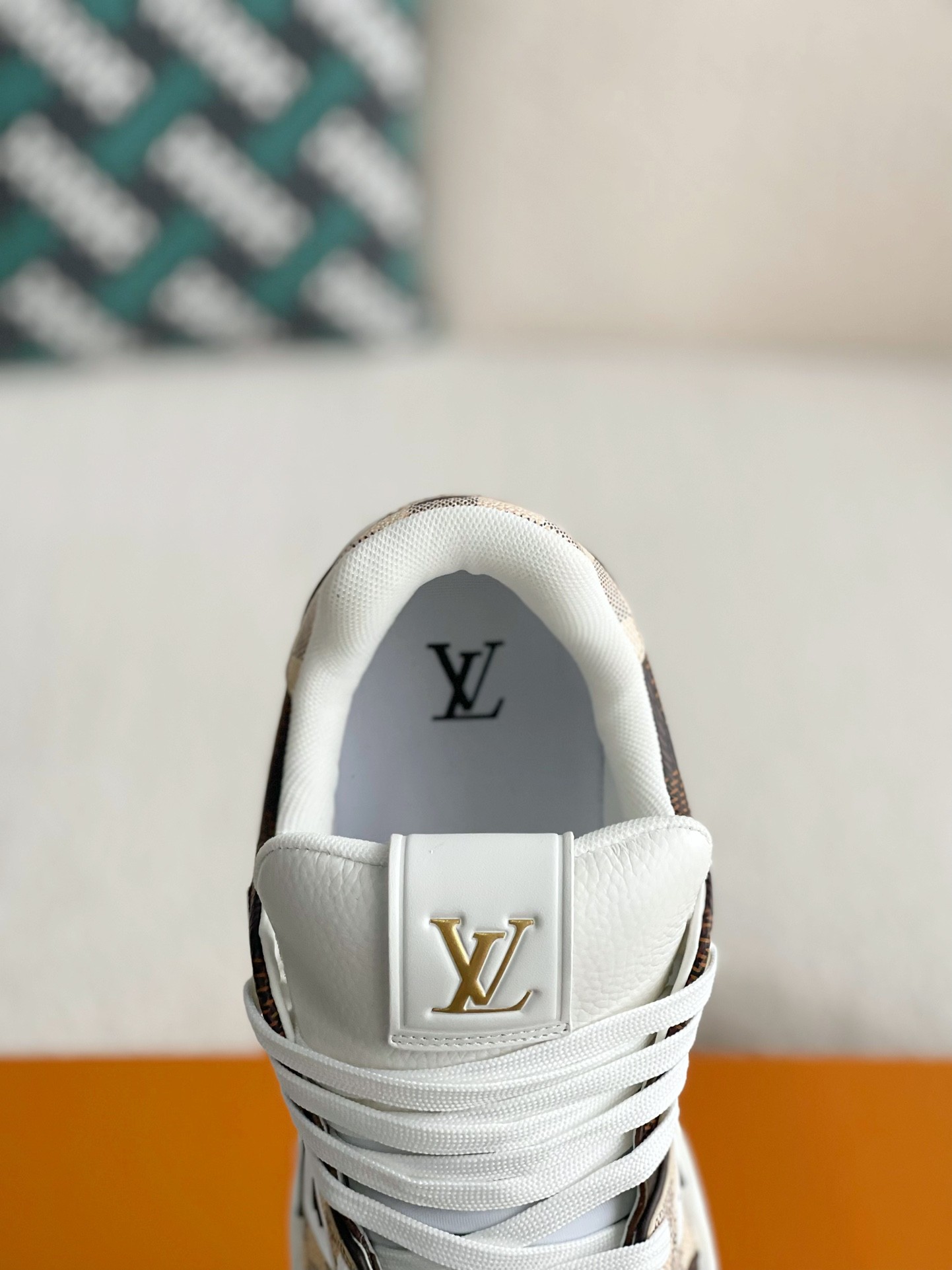 LOUIS VUITTON SNEAKERS