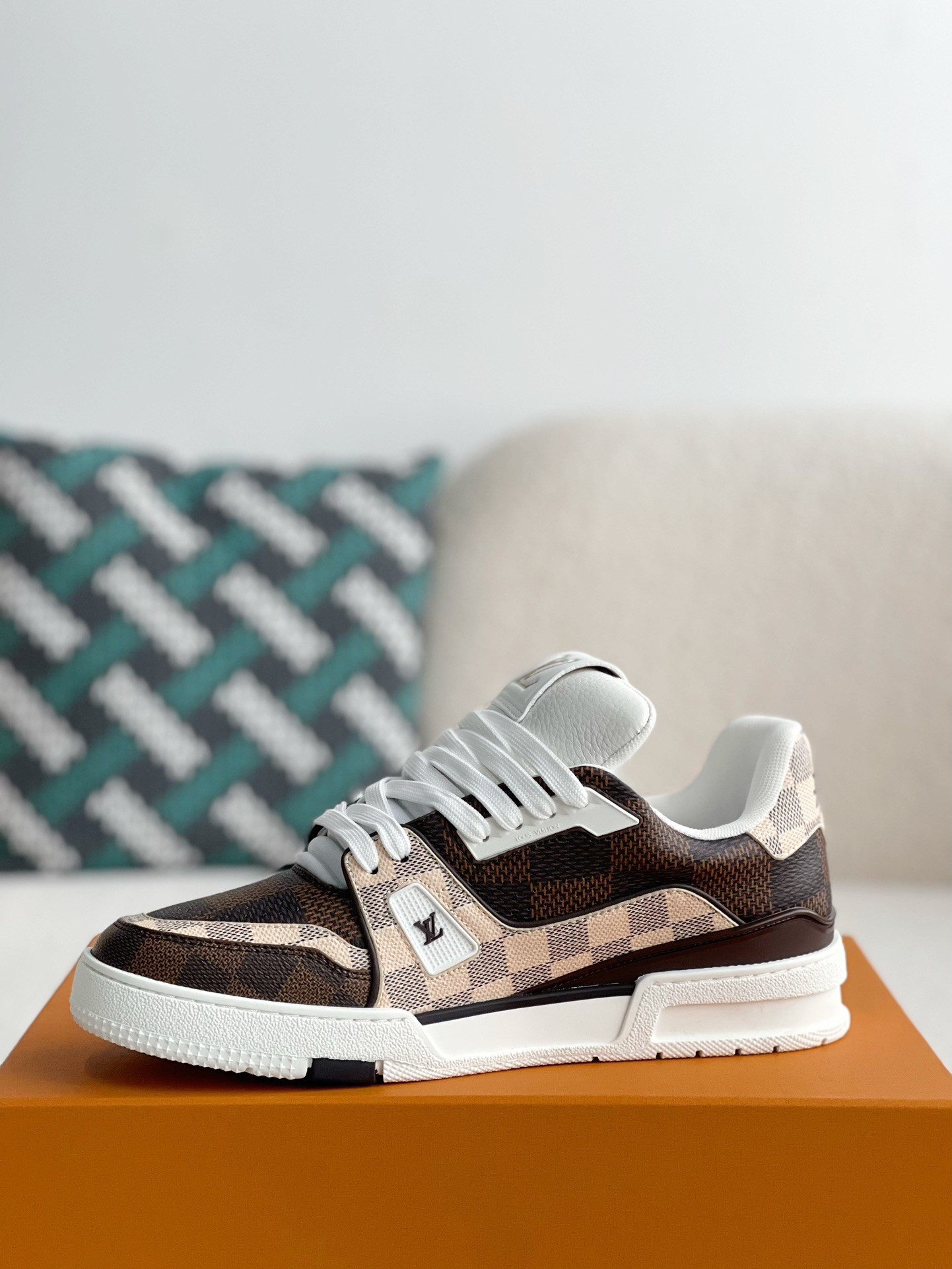 LOUIS VUITTON SNEAKERS