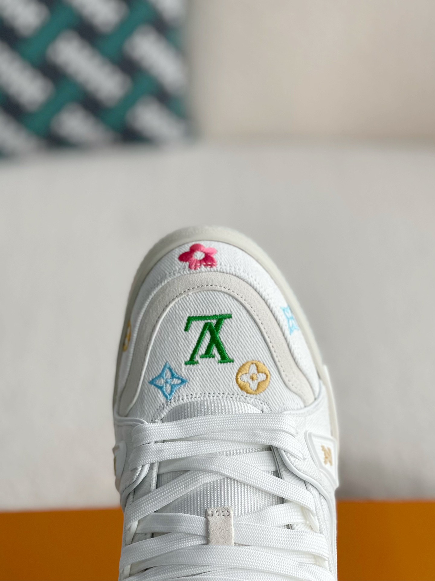 LOUIS VUITTON SNEAKERS