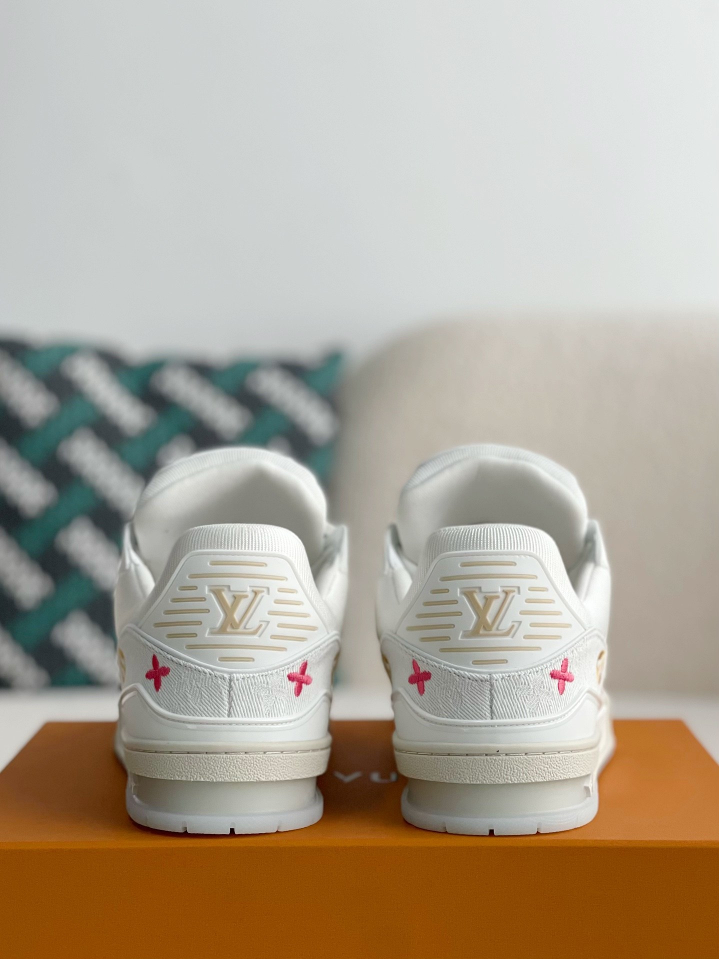 LOUIS VUITTON SNEAKERS