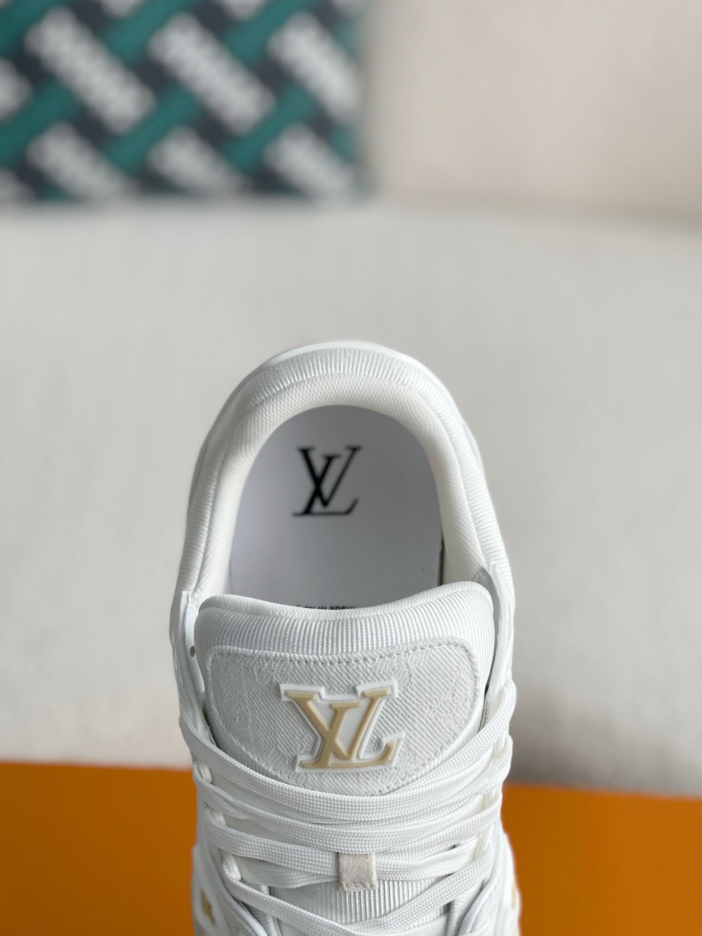 LOUIS VUITTON SNEAKERS