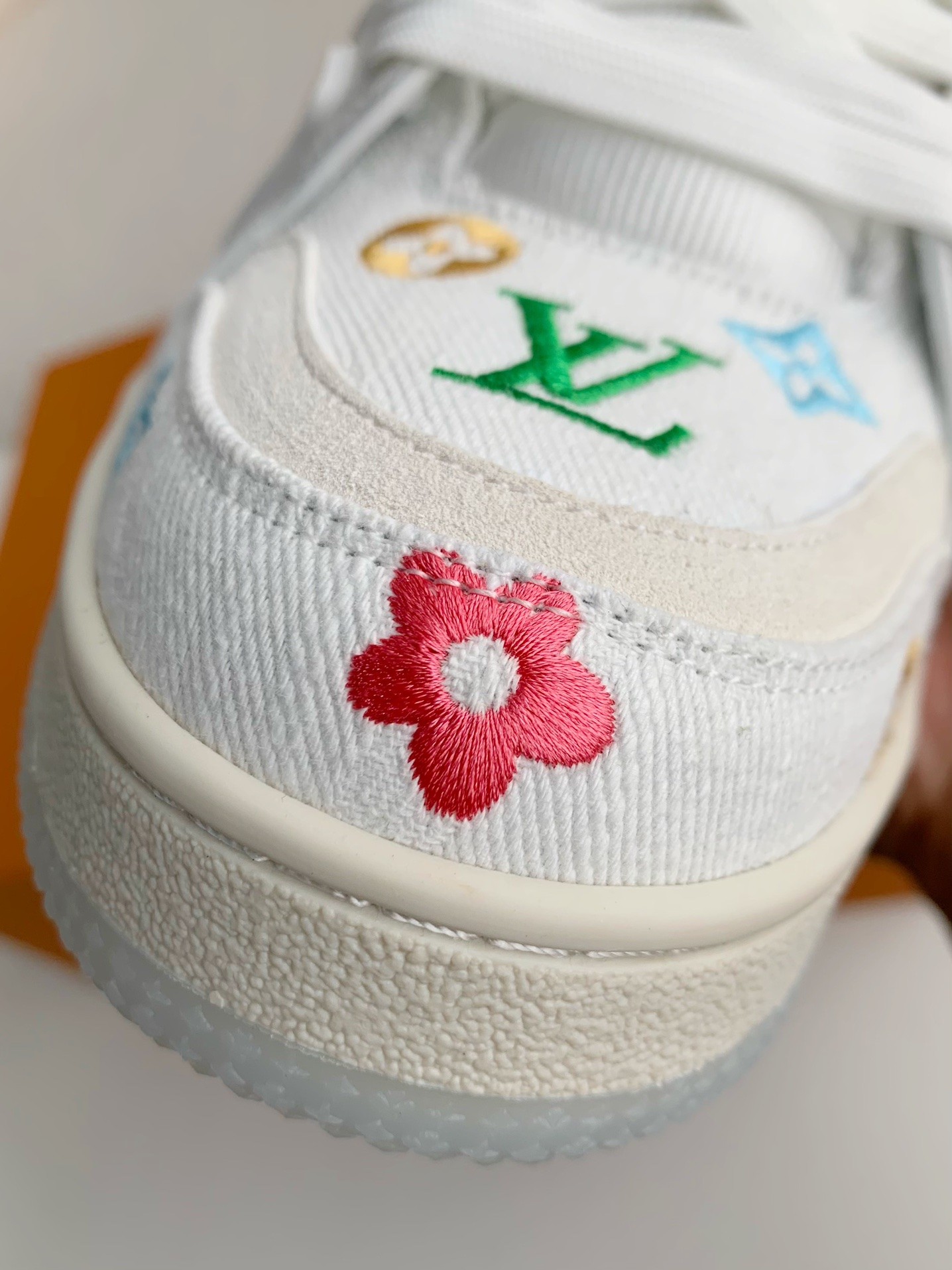 LOUIS VUITTON SNEAKERS