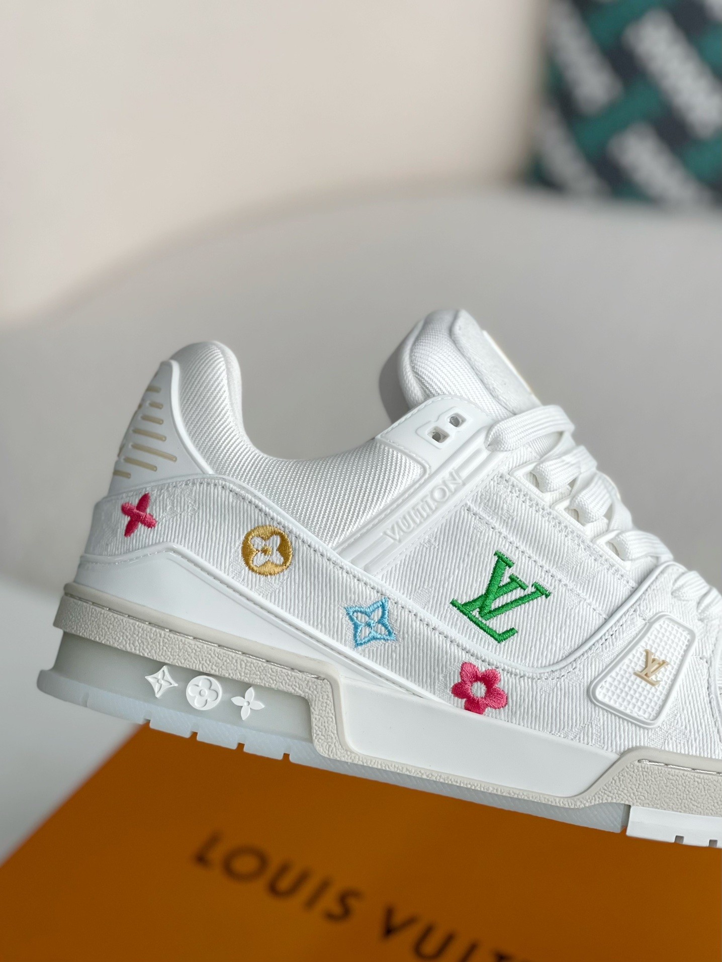 LOUIS VUITTON SNEAKERS