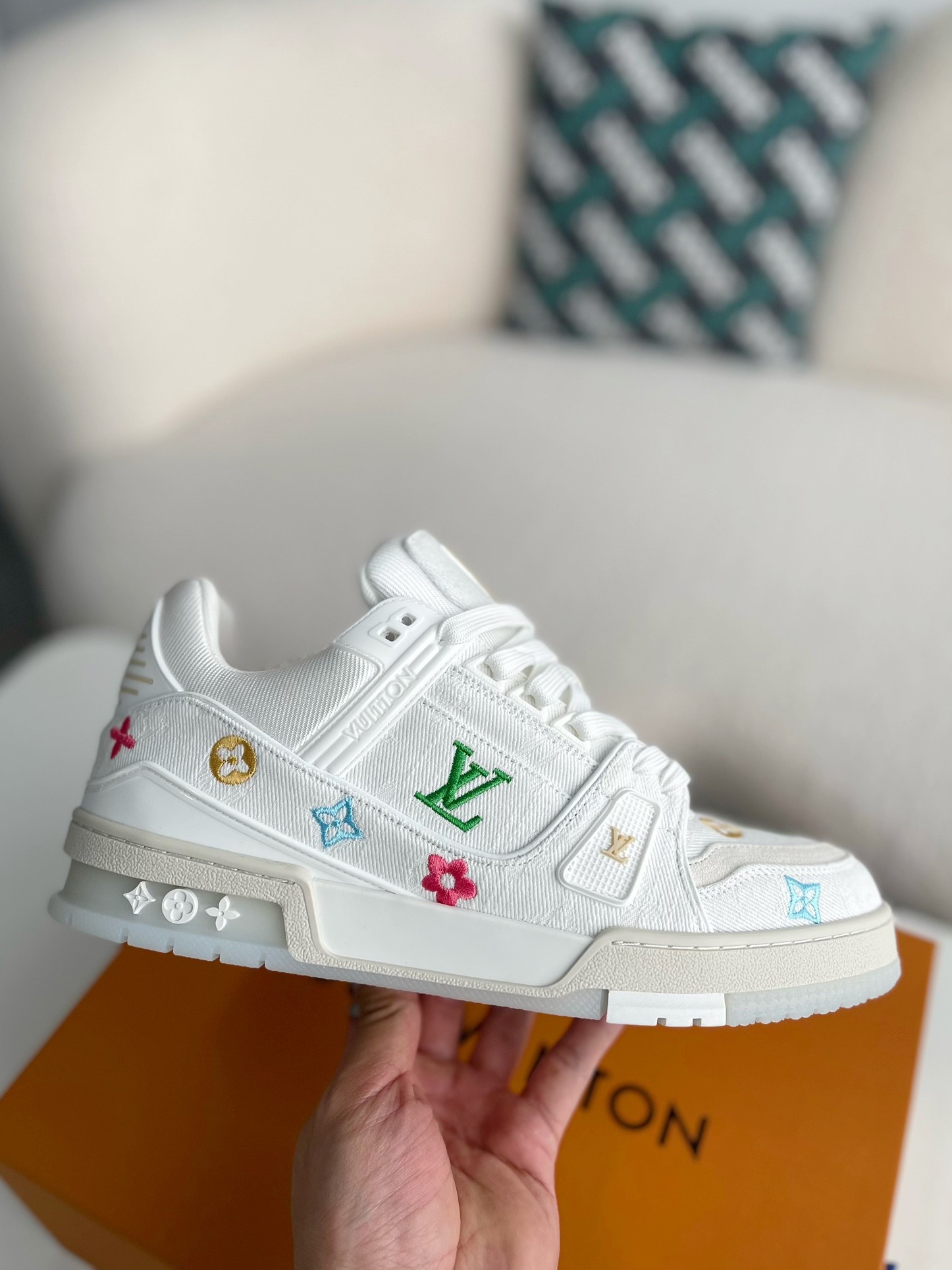 LOUIS VUITTON SNEAKERS