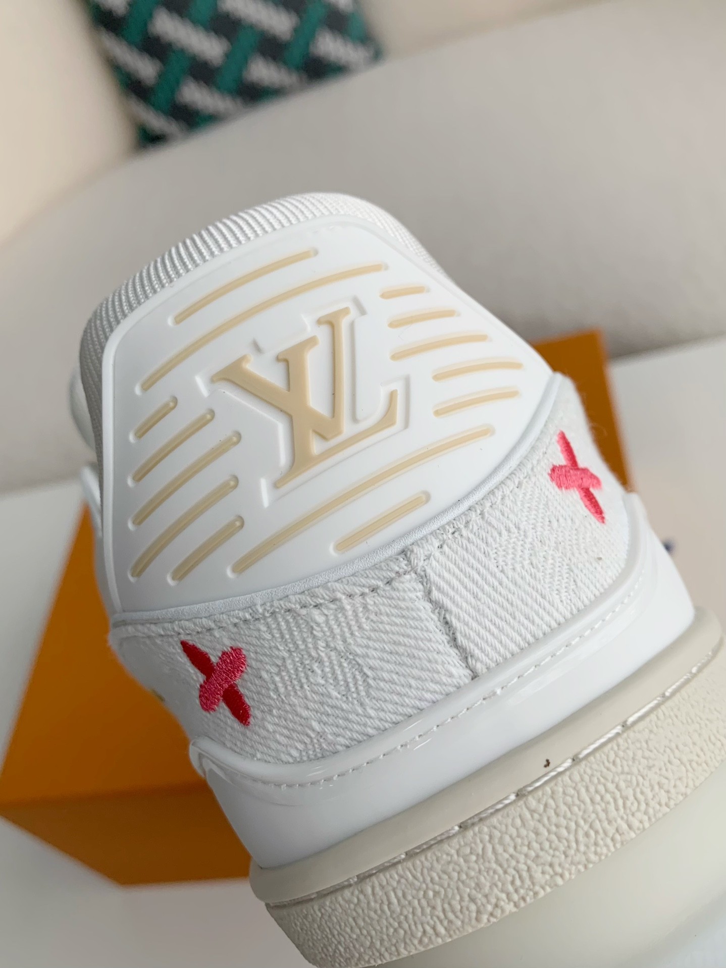 LOUIS VUITTON SNEAKERS