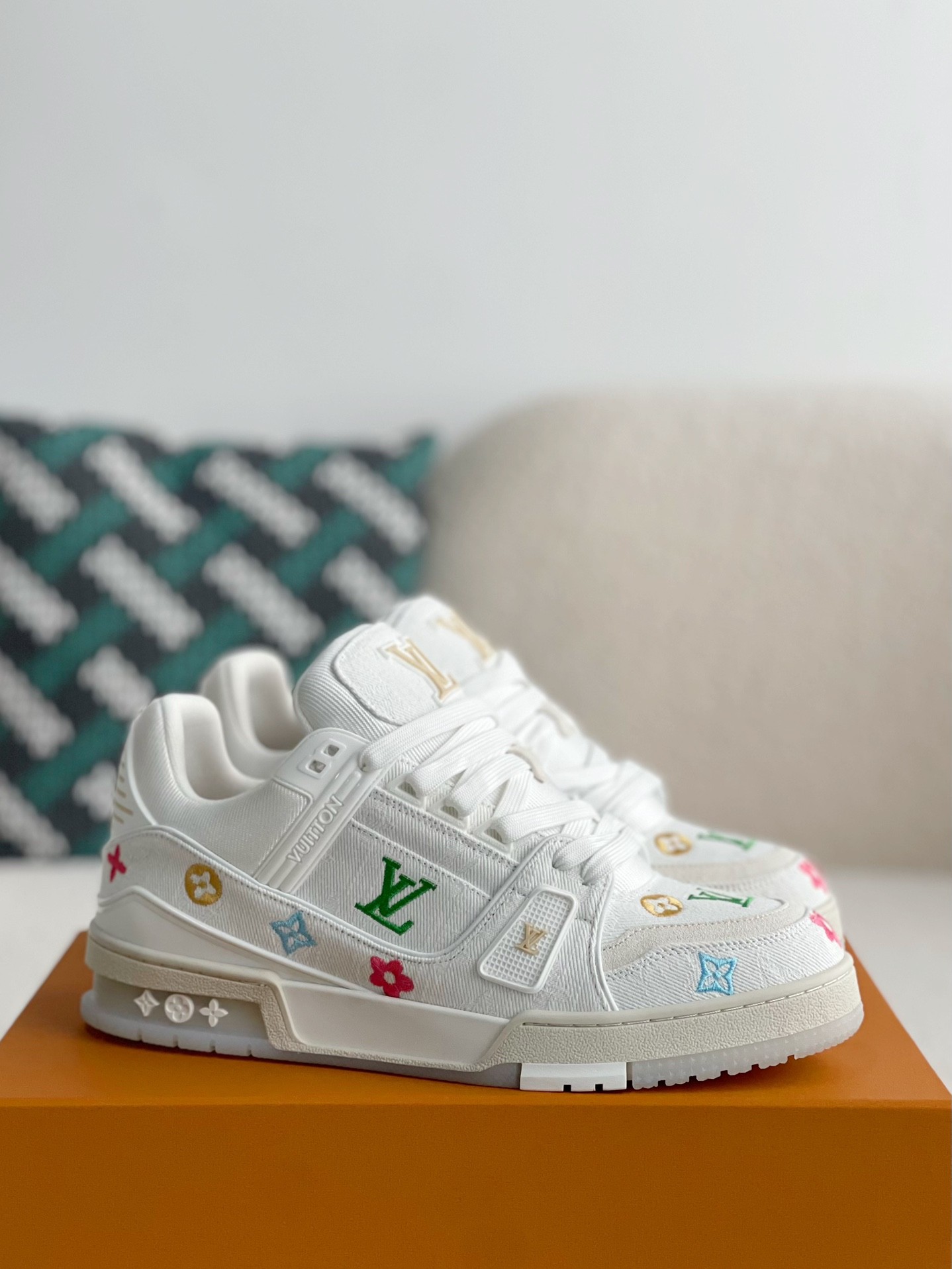 LOUIS VUITTON SNEAKERS