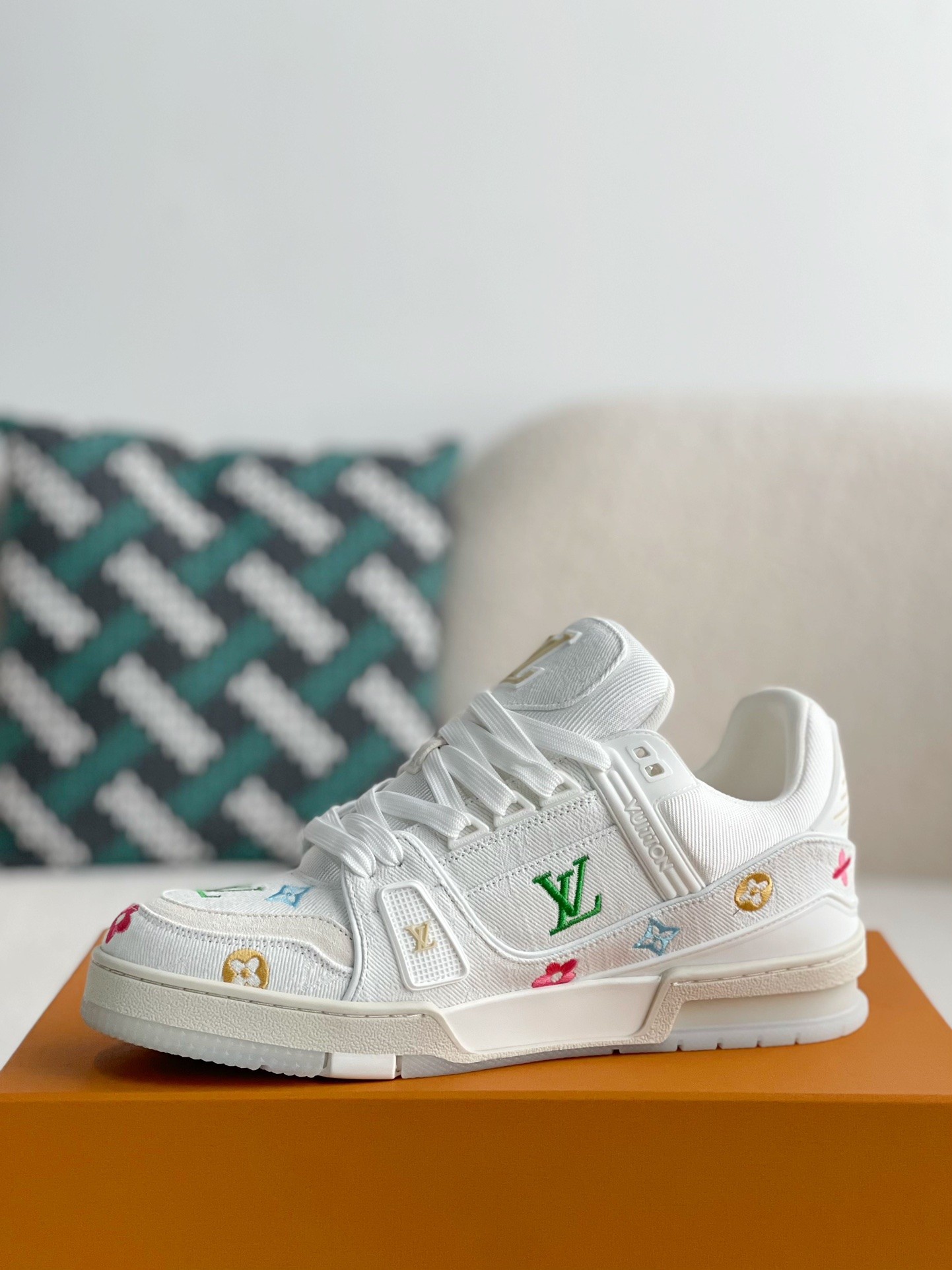 LOUIS VUITTON SNEAKERS