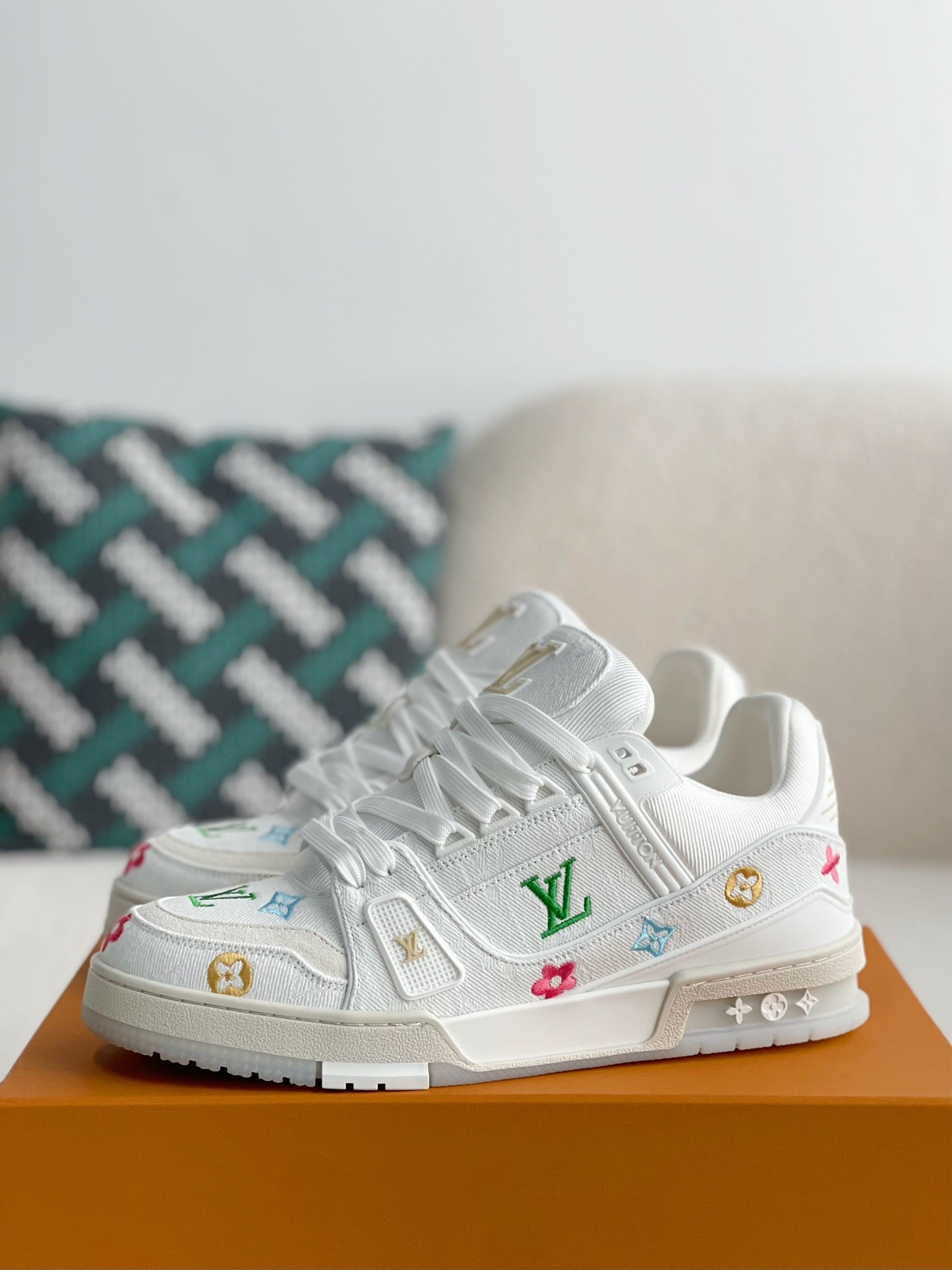 LOUIS VUITTON SNEAKERS