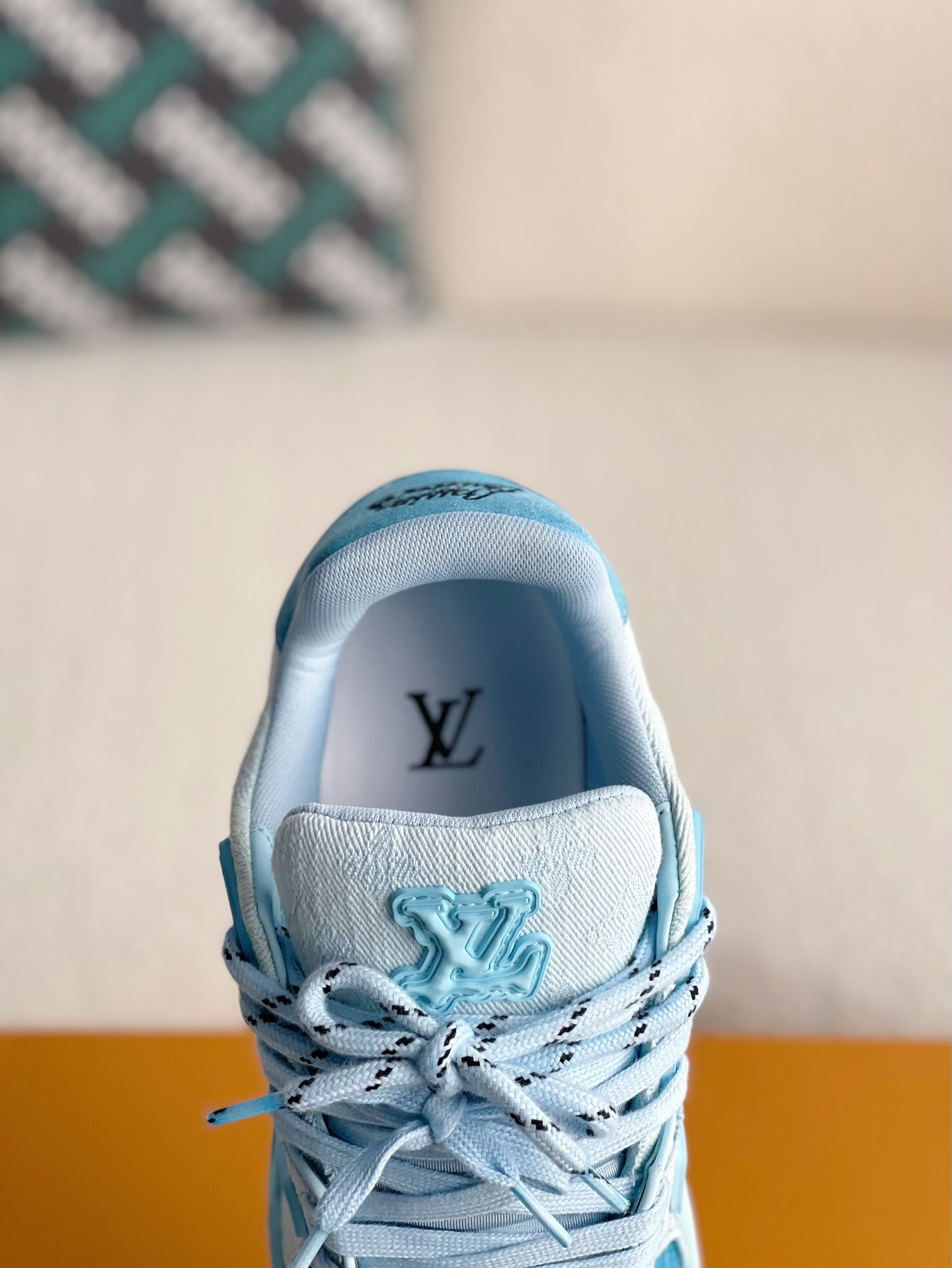 LOUIS VUITTON SNEAKERS