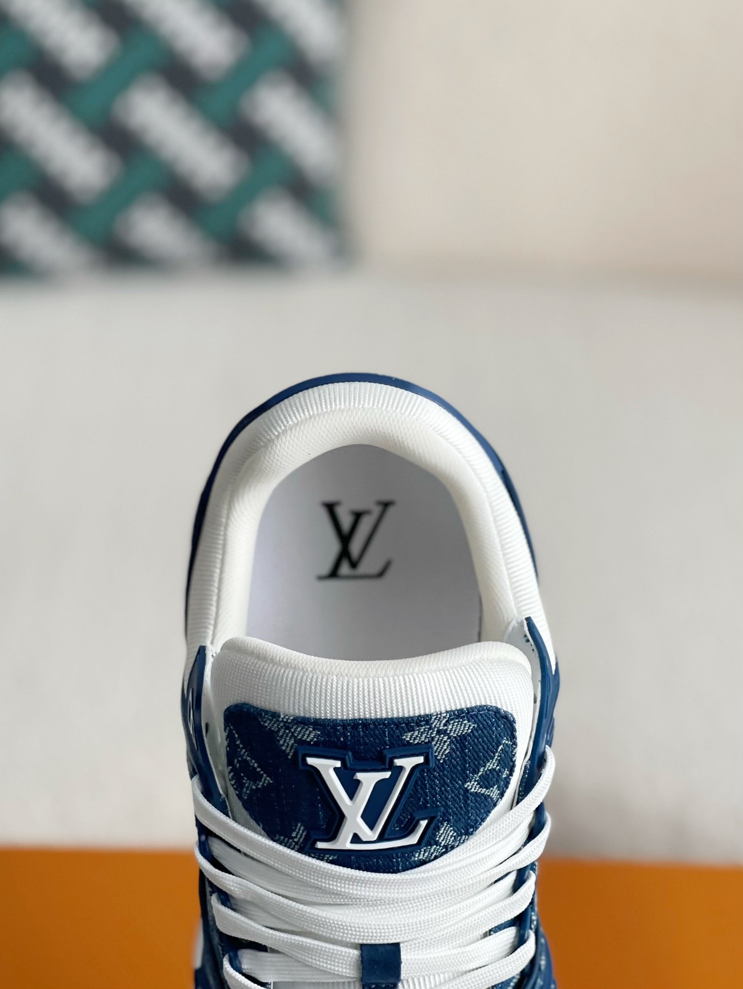 LOUIS VUITTON SNEAKERS