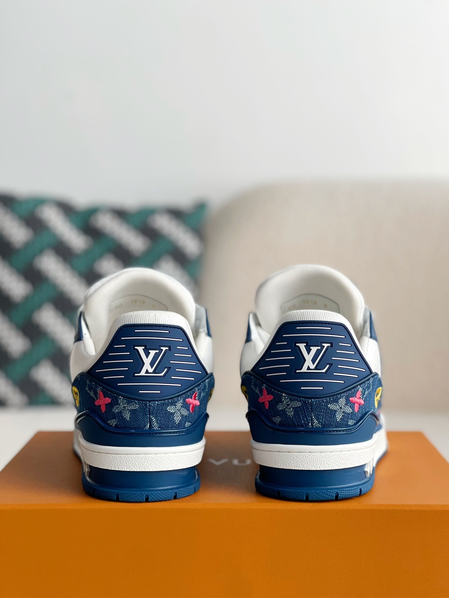 LOUIS VUITTON SNEAKERS