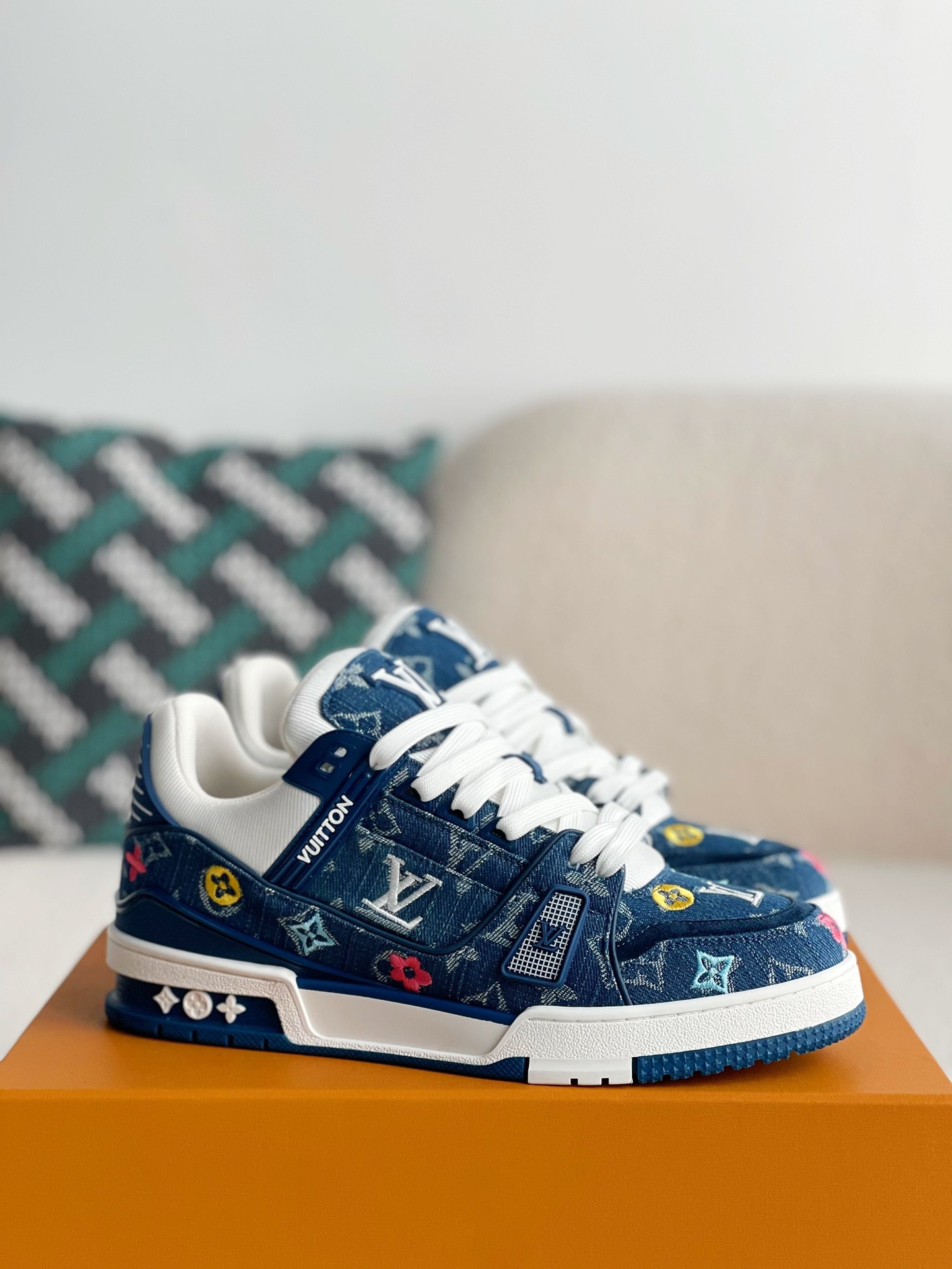 LOUIS VUITTON SNEAKERS