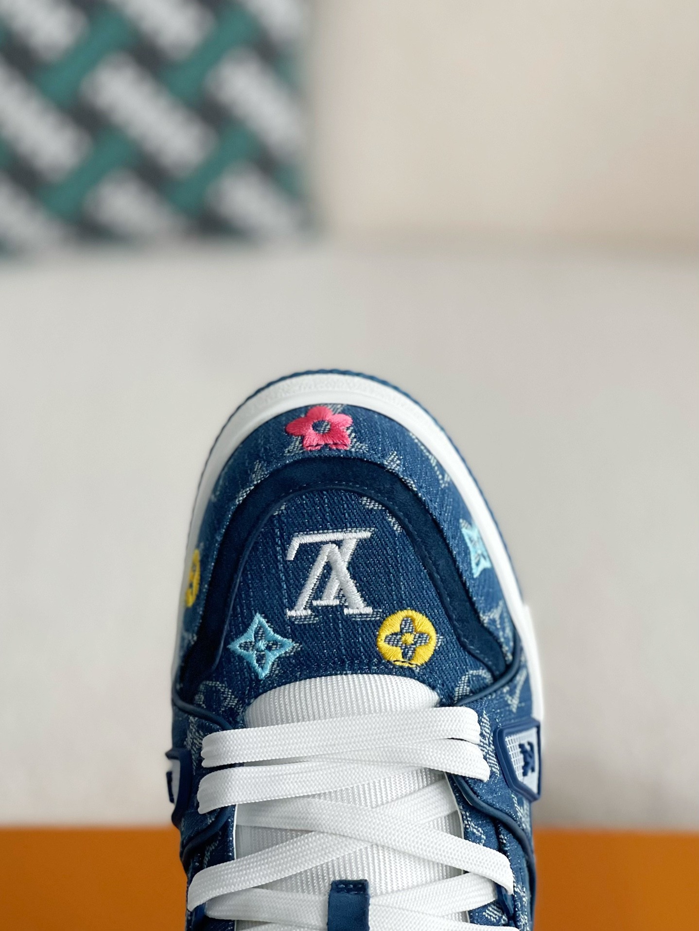 LOUIS VUITTON SNEAKERS