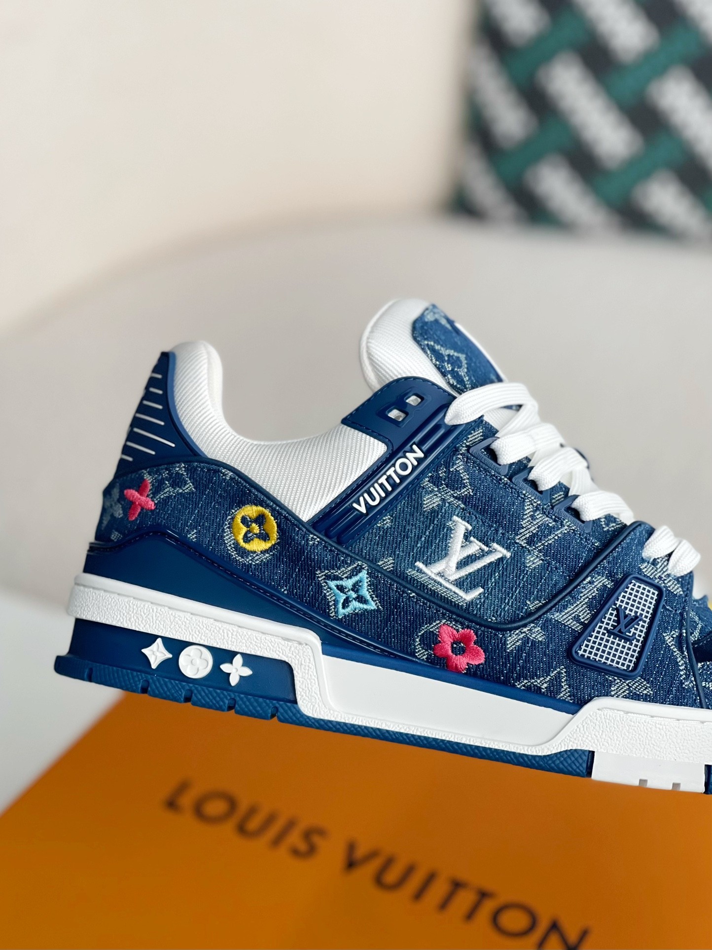 LOUIS VUITTON SNEAKERS