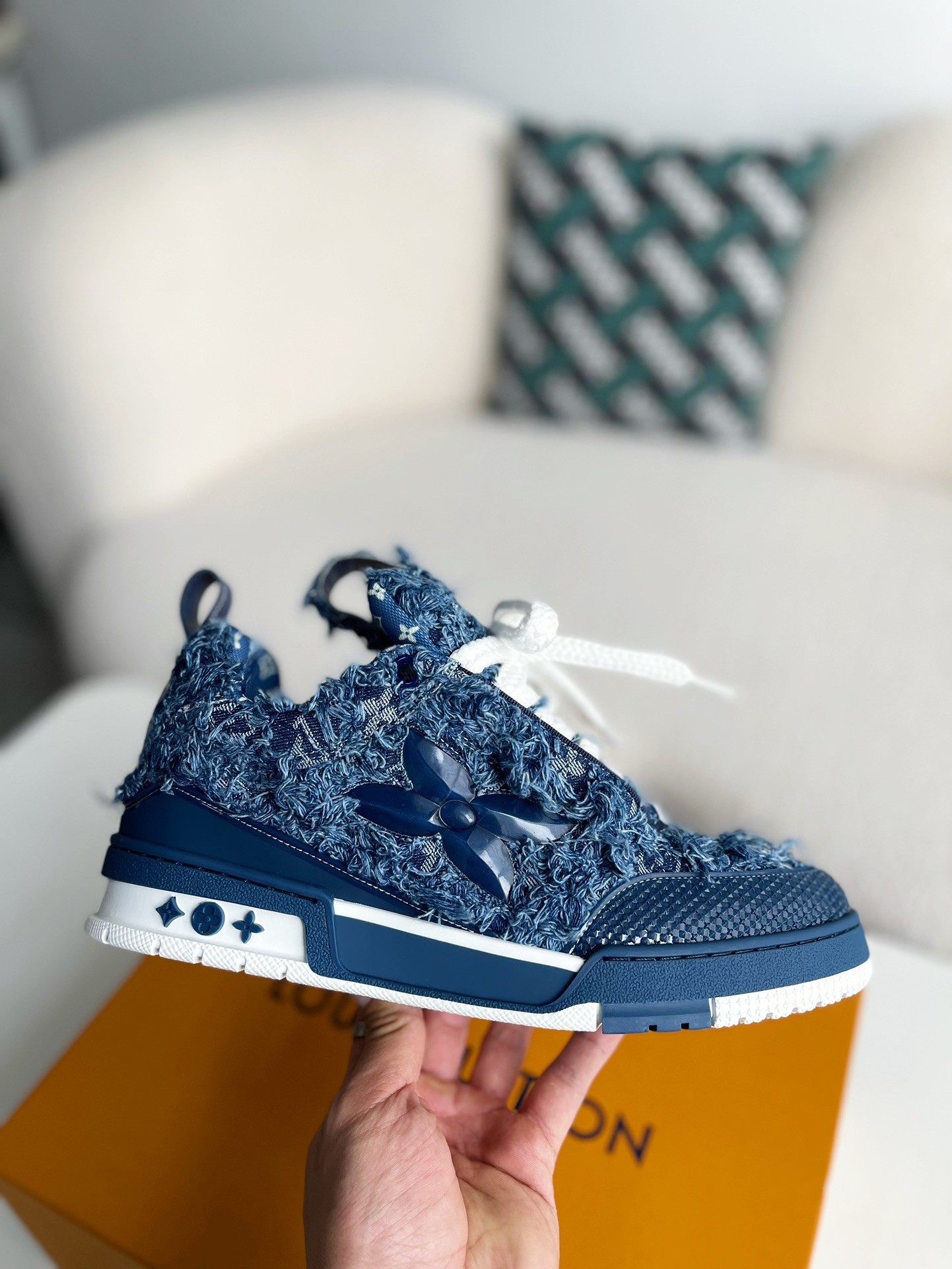 LOUIS VUITTON SNEAKERS