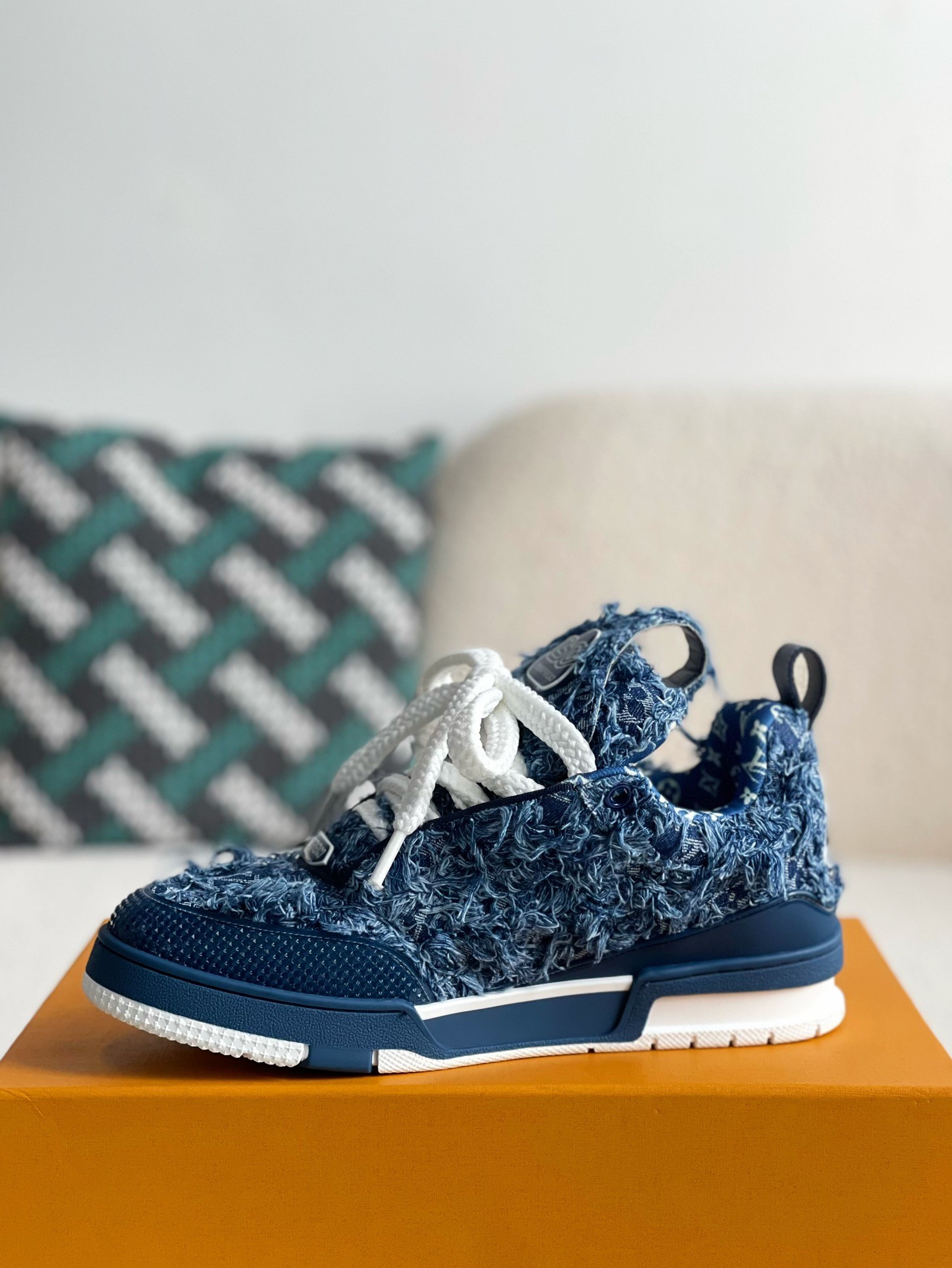 LOUIS VUITTON SNEAKERS