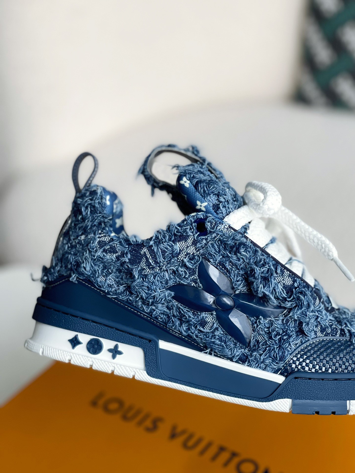 LOUIS VUITTON SNEAKERS