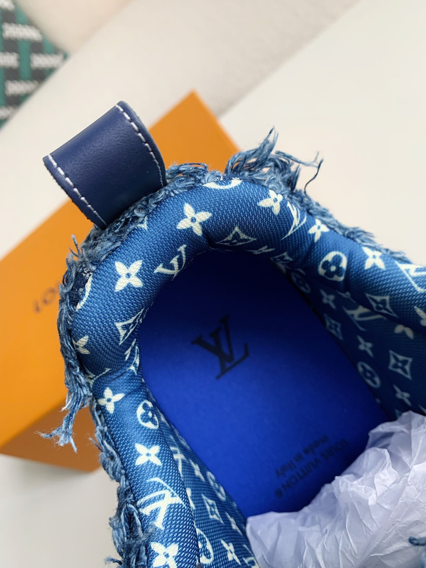 LOUIS VUITTON SNEAKERS